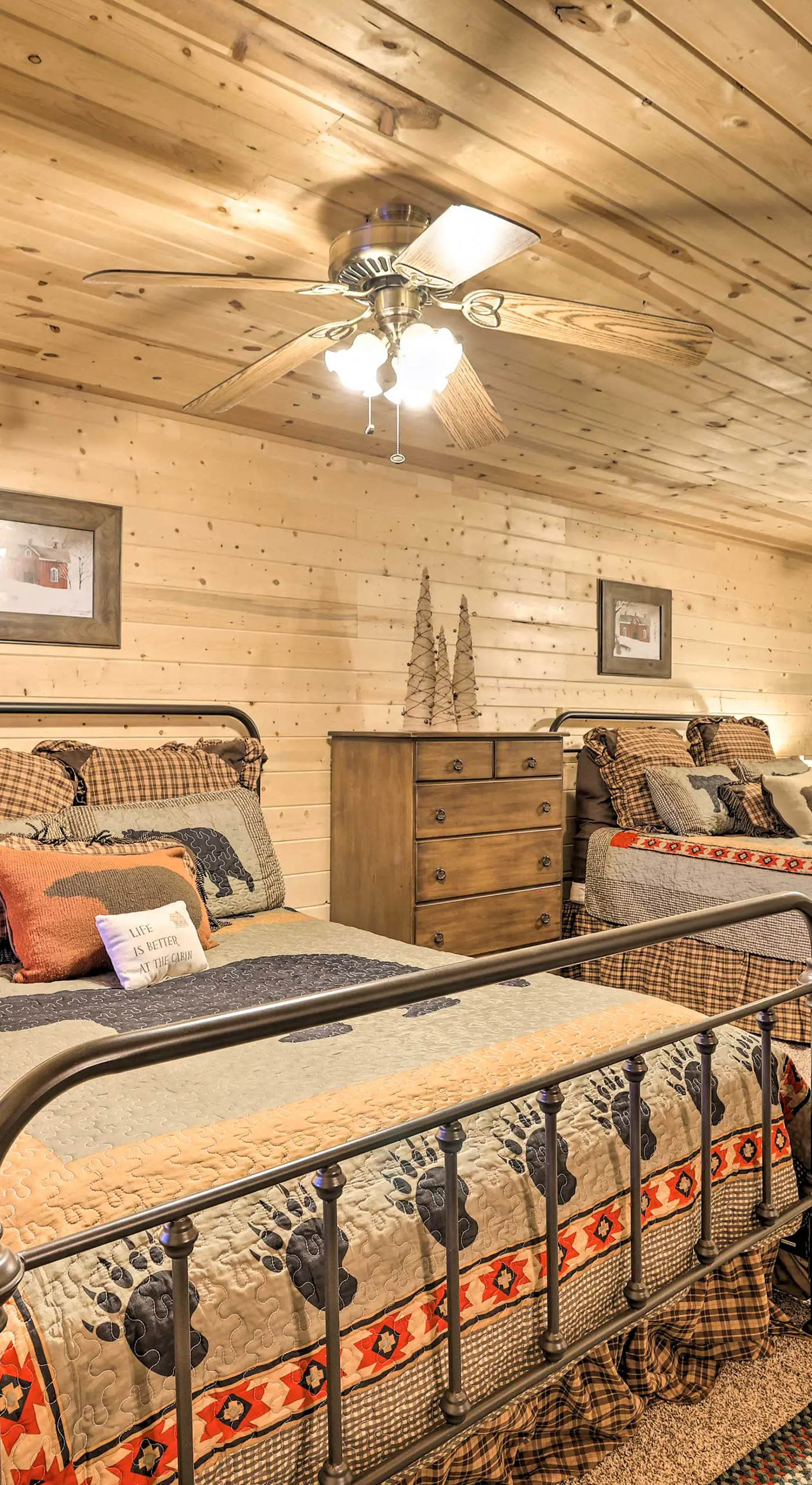 Cozy 'Nora's Hideaway' - Charming, Quiet Log Cabin