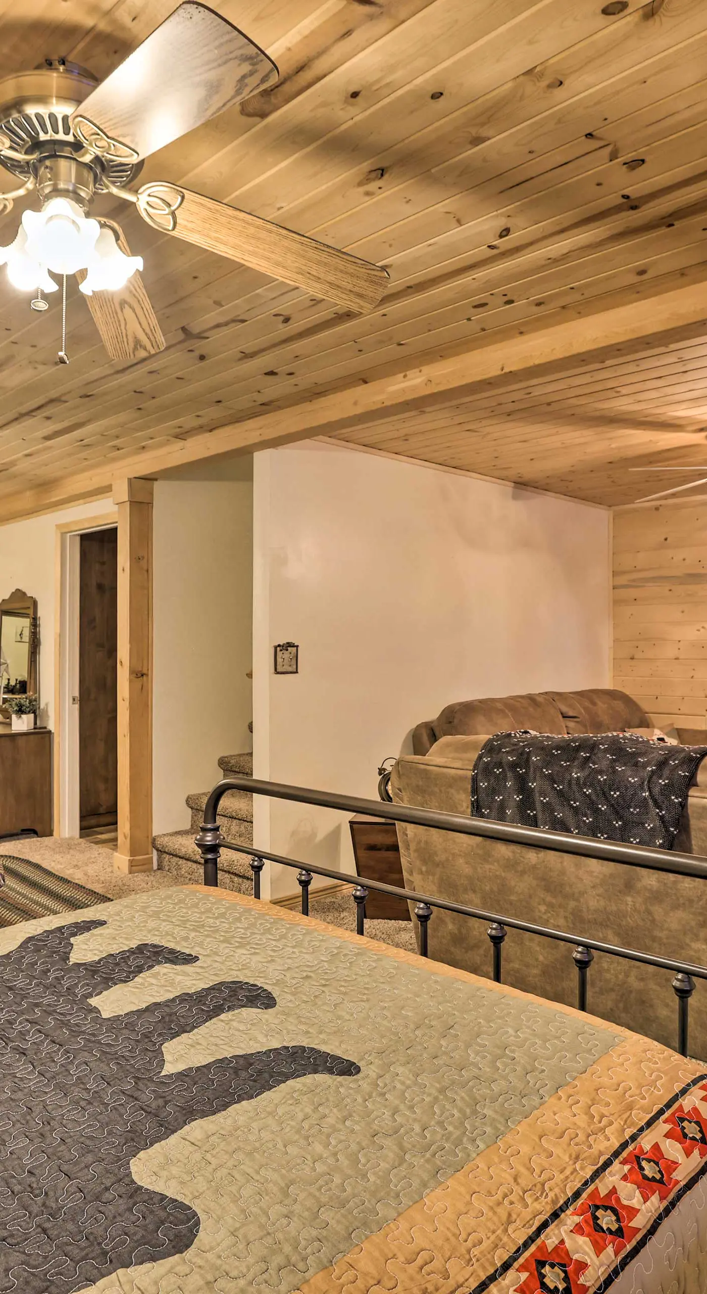 Cozy 'Nora's Hideaway' - Charming, Quiet Log Cabin