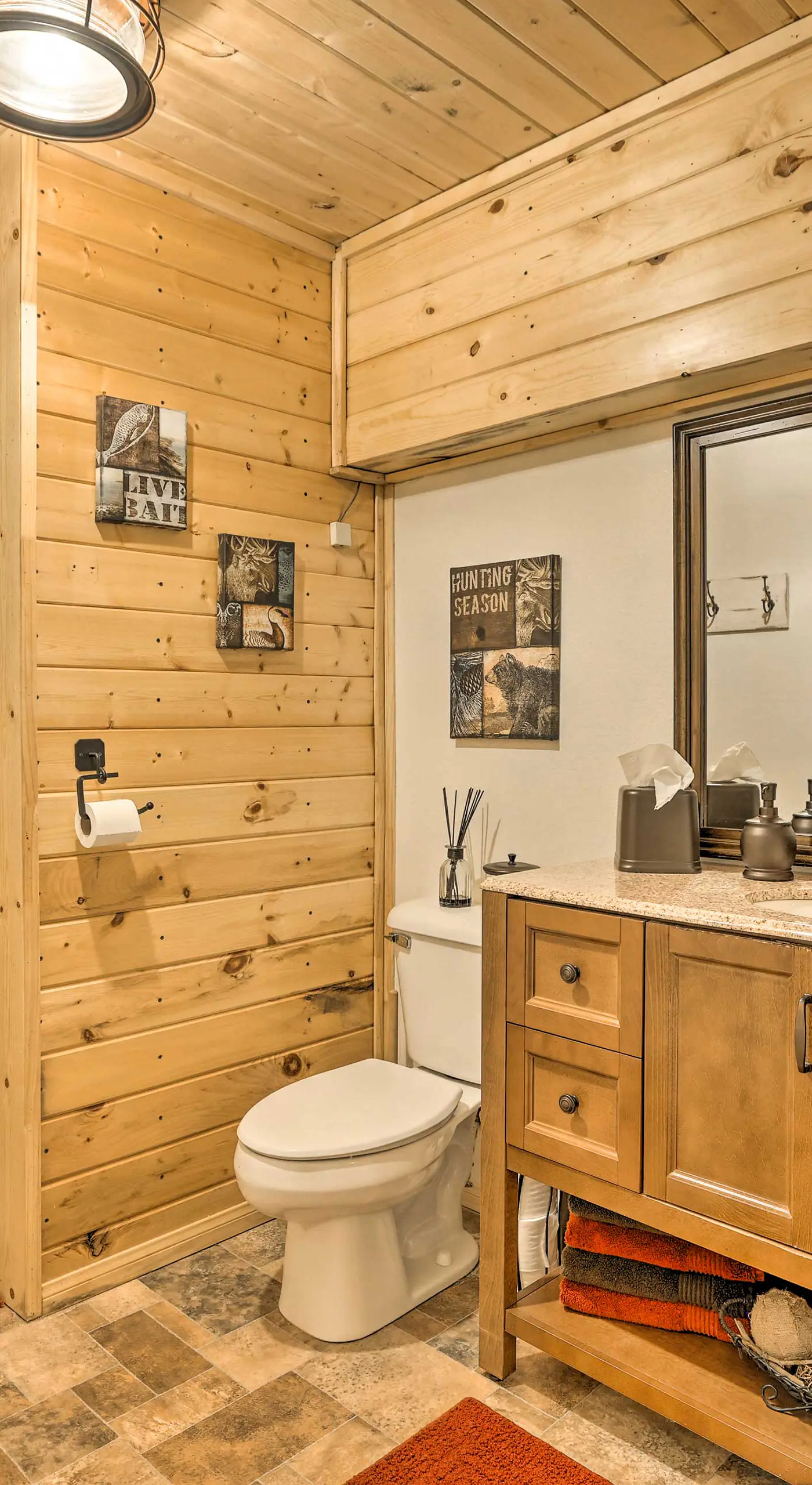 Cozy 'Nora's Hideaway' - Charming, Quiet Log Cabin