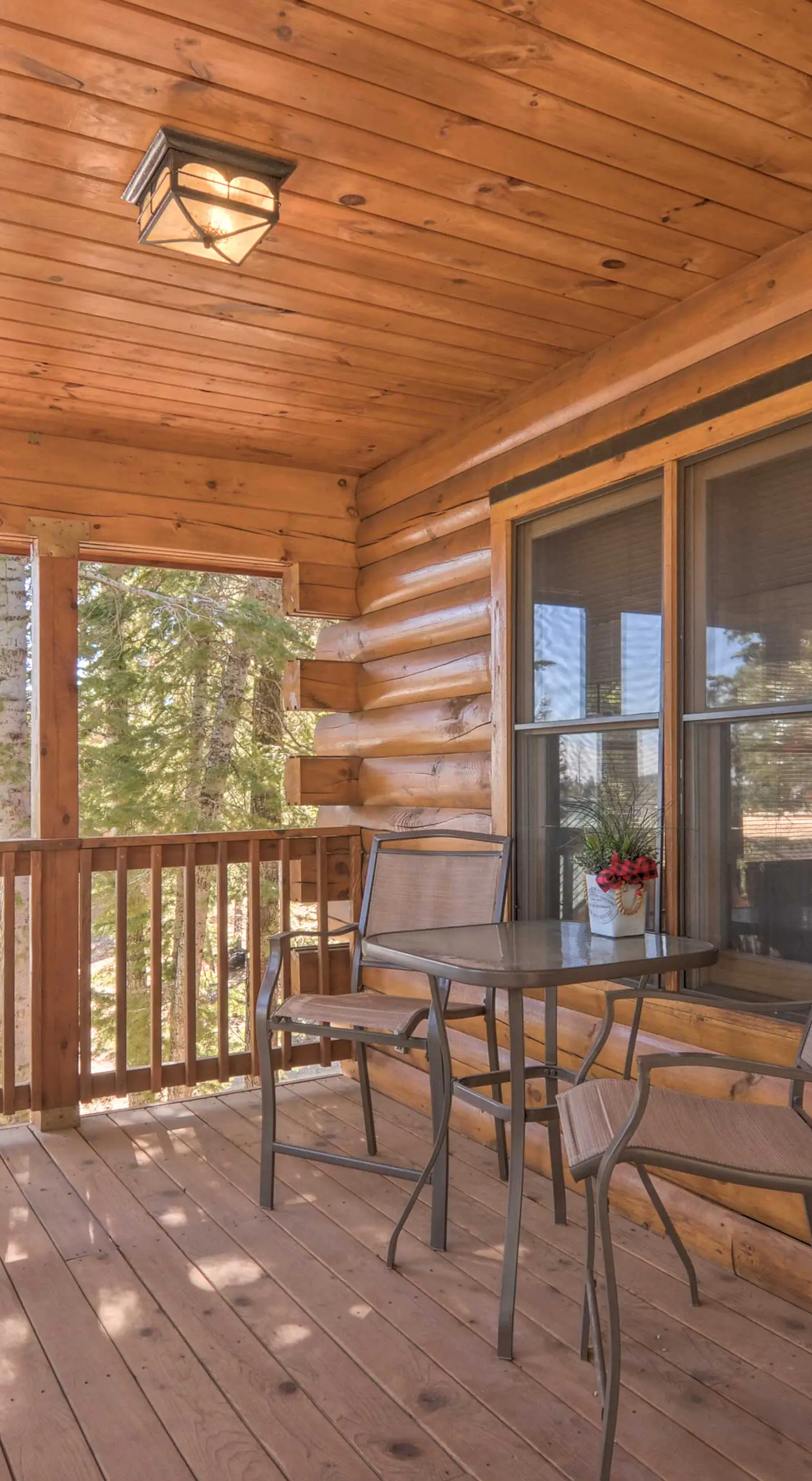 Cozy 'Nora's Hideaway' - Charming, Quiet Log Cabin