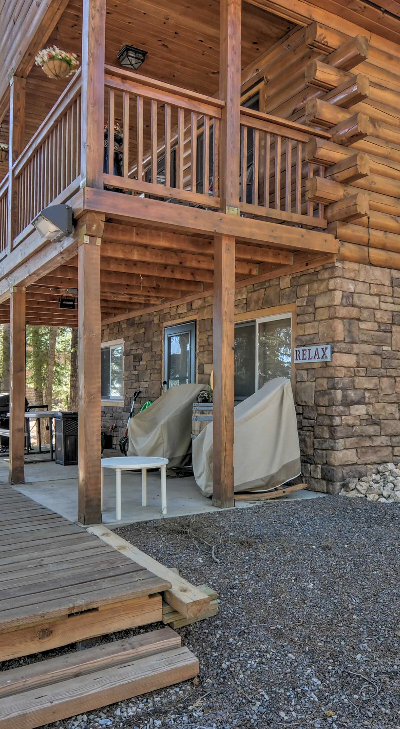 Cozy 'Nora's Hideaway' - Charming, Quiet Log Cabin