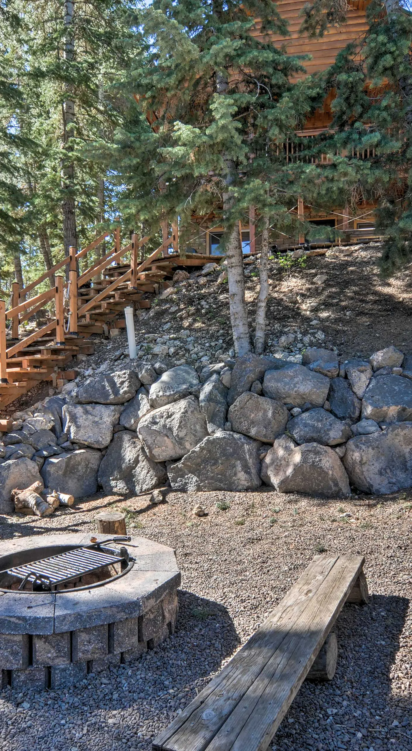 Cozy 'Nora's Hideaway' - Charming, Quiet Log Cabin