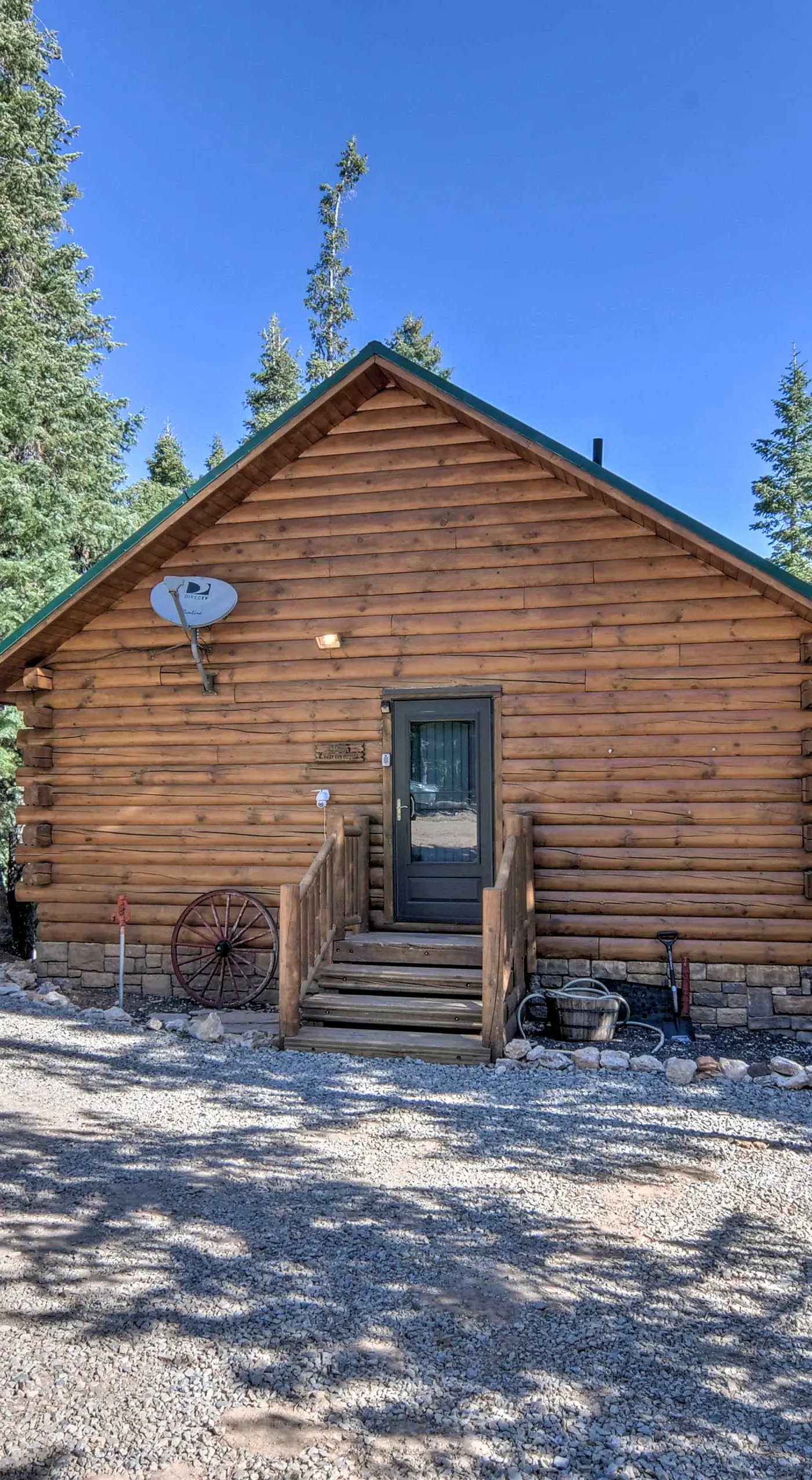 Cozy 'Nora's Hideaway' - Charming, Quiet Log Cabin