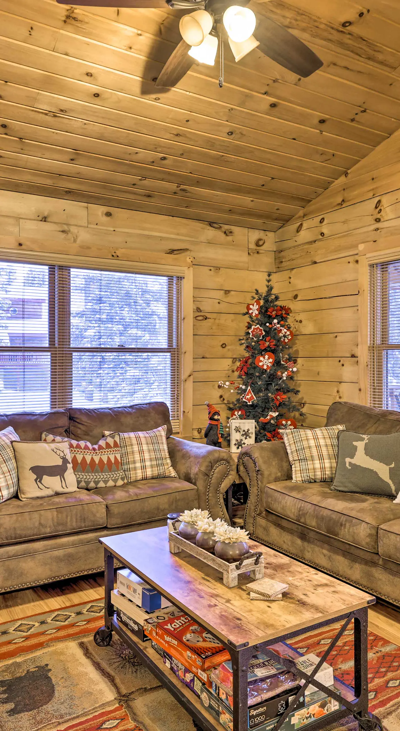 Cozy 'Nora's Hideaway' - Charming, Quiet Log Cabin