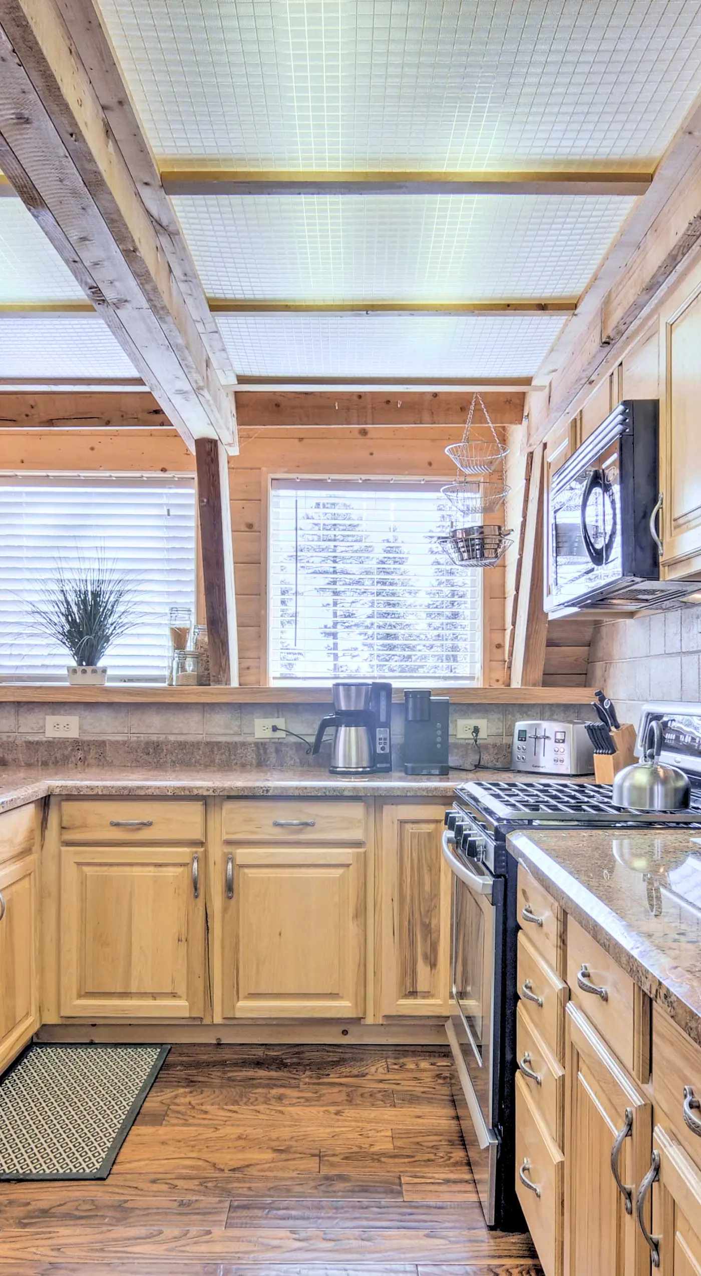 Spacious Duck Creek Village Cabin w/ Hot Tub!
