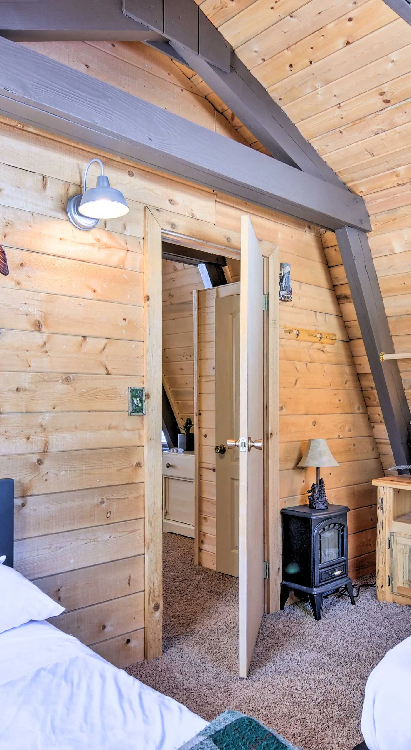 Spacious Duck Creek Village Cabin w/ Hot Tub!