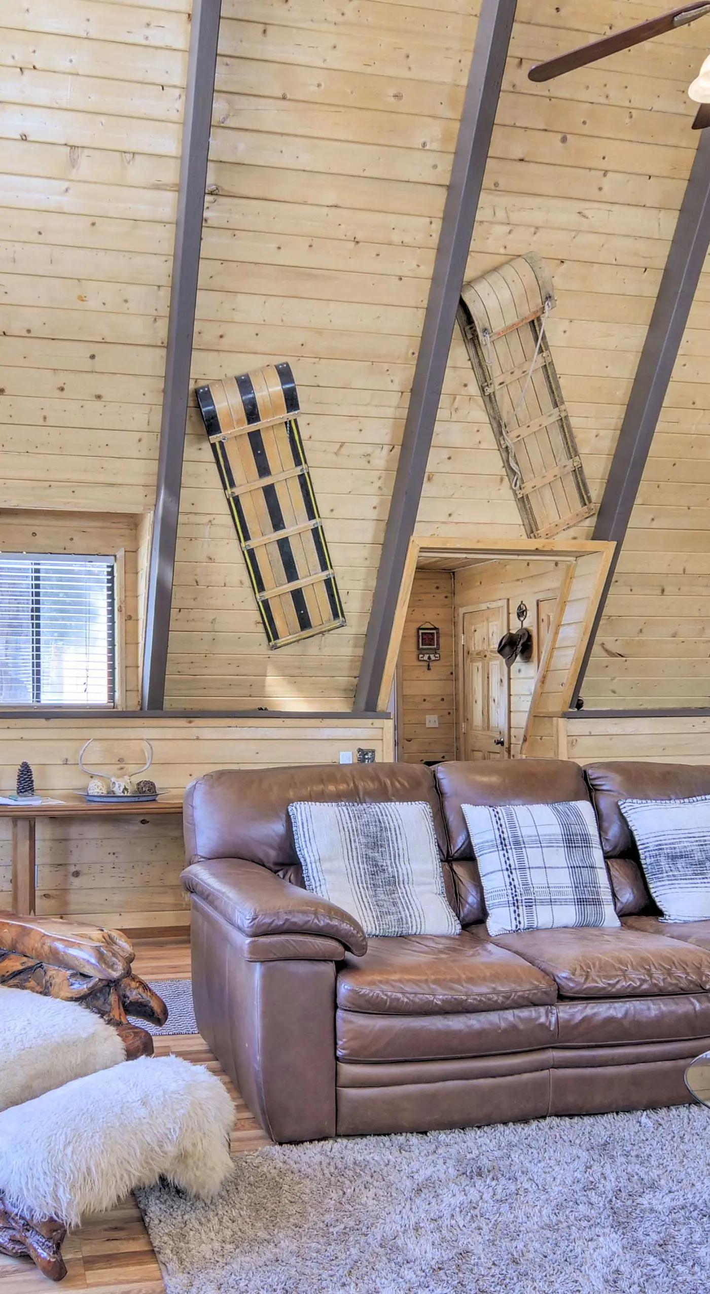 Spacious Duck Creek Village Cabin w/ Hot Tub!
