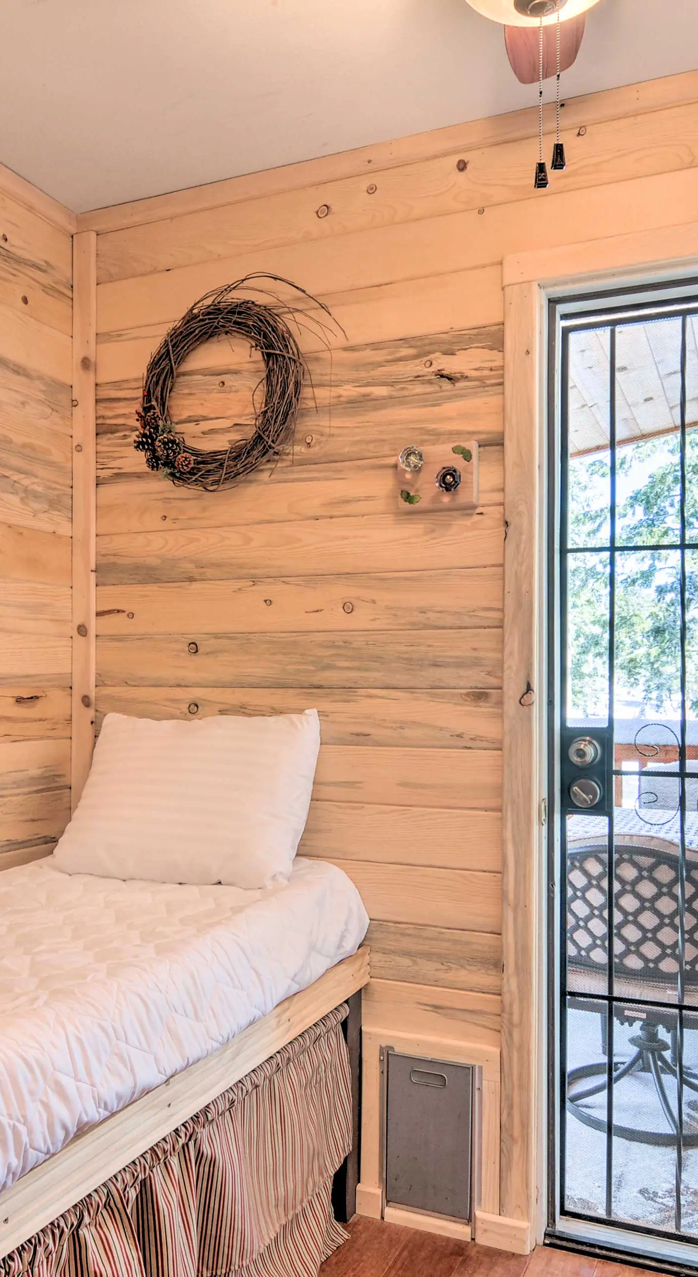 Spacious Duck Creek Village Cabin w/ Hot Tub!