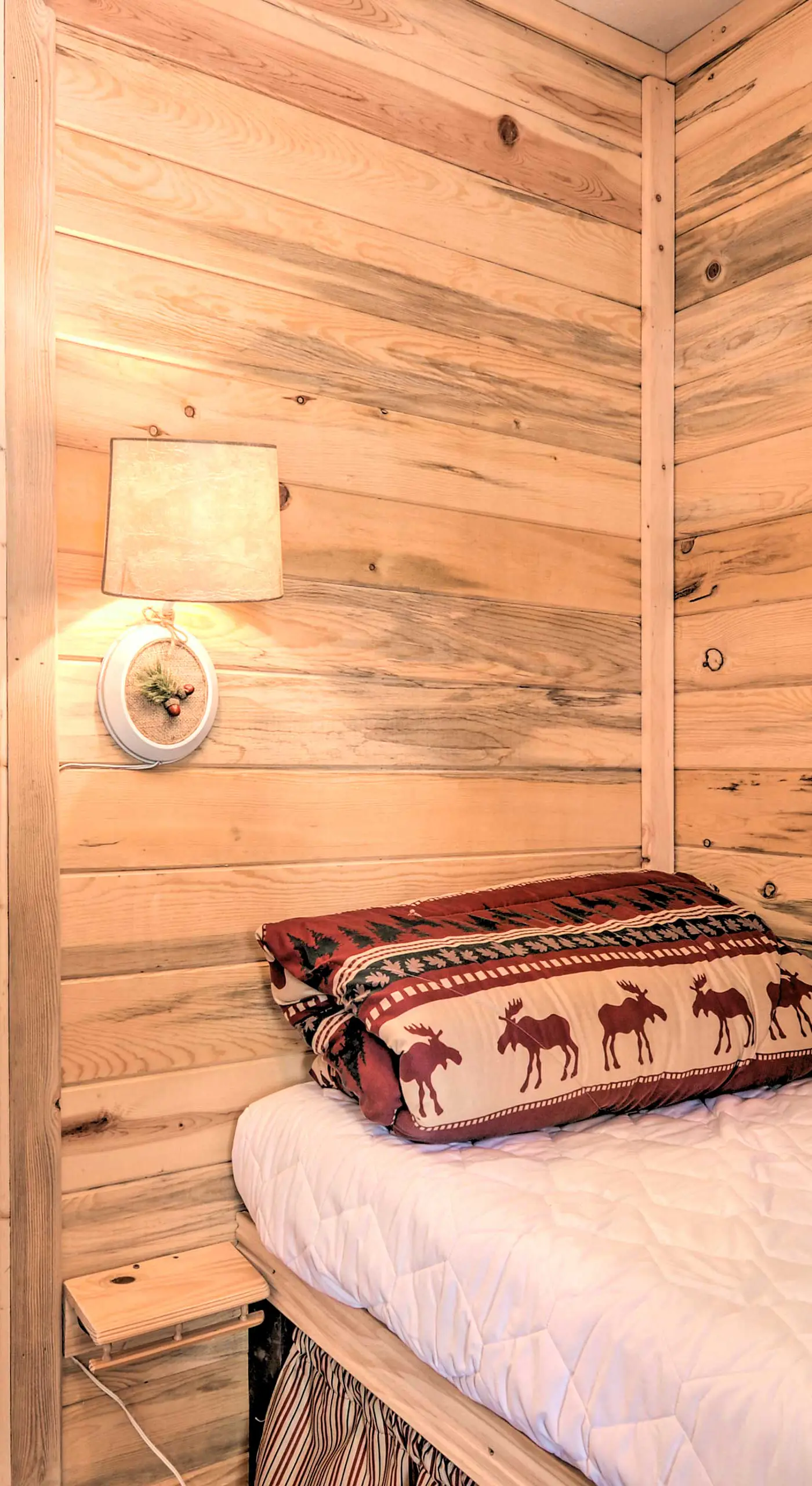 Spacious Duck Creek Village Cabin w/ Hot Tub!
