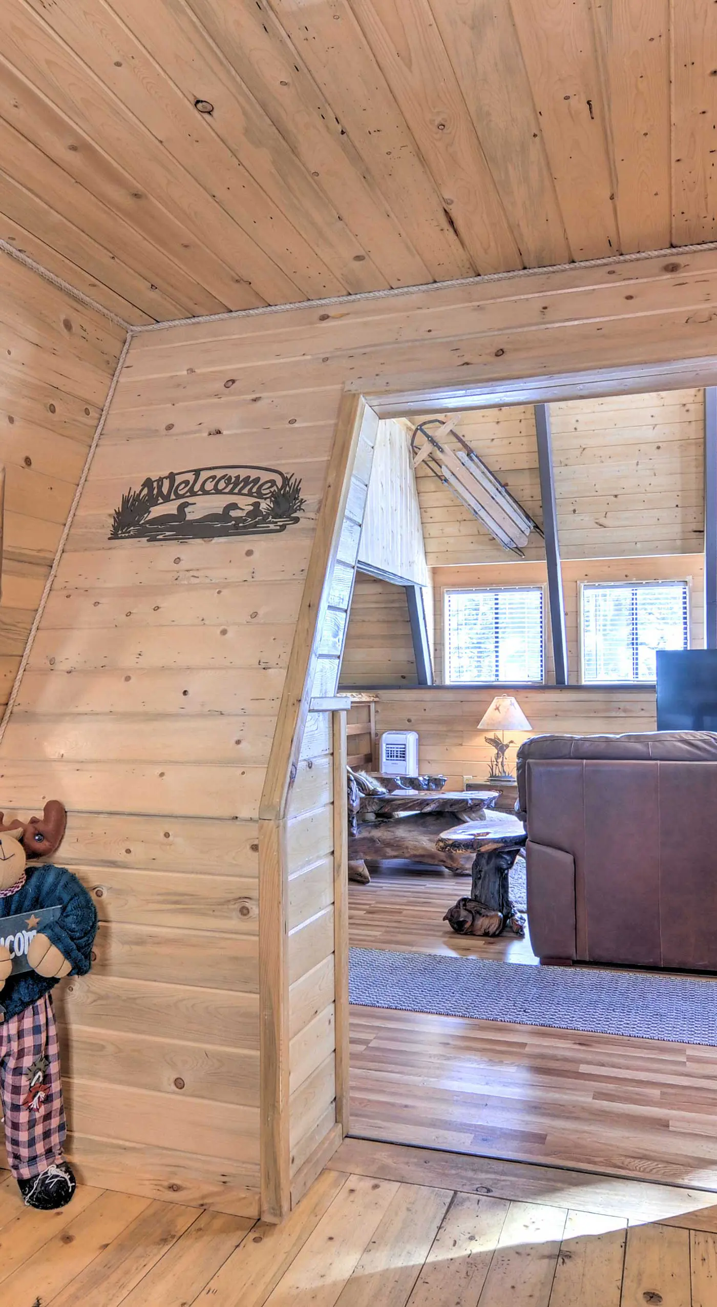 Spacious Duck Creek Village Cabin w/ Hot Tub!