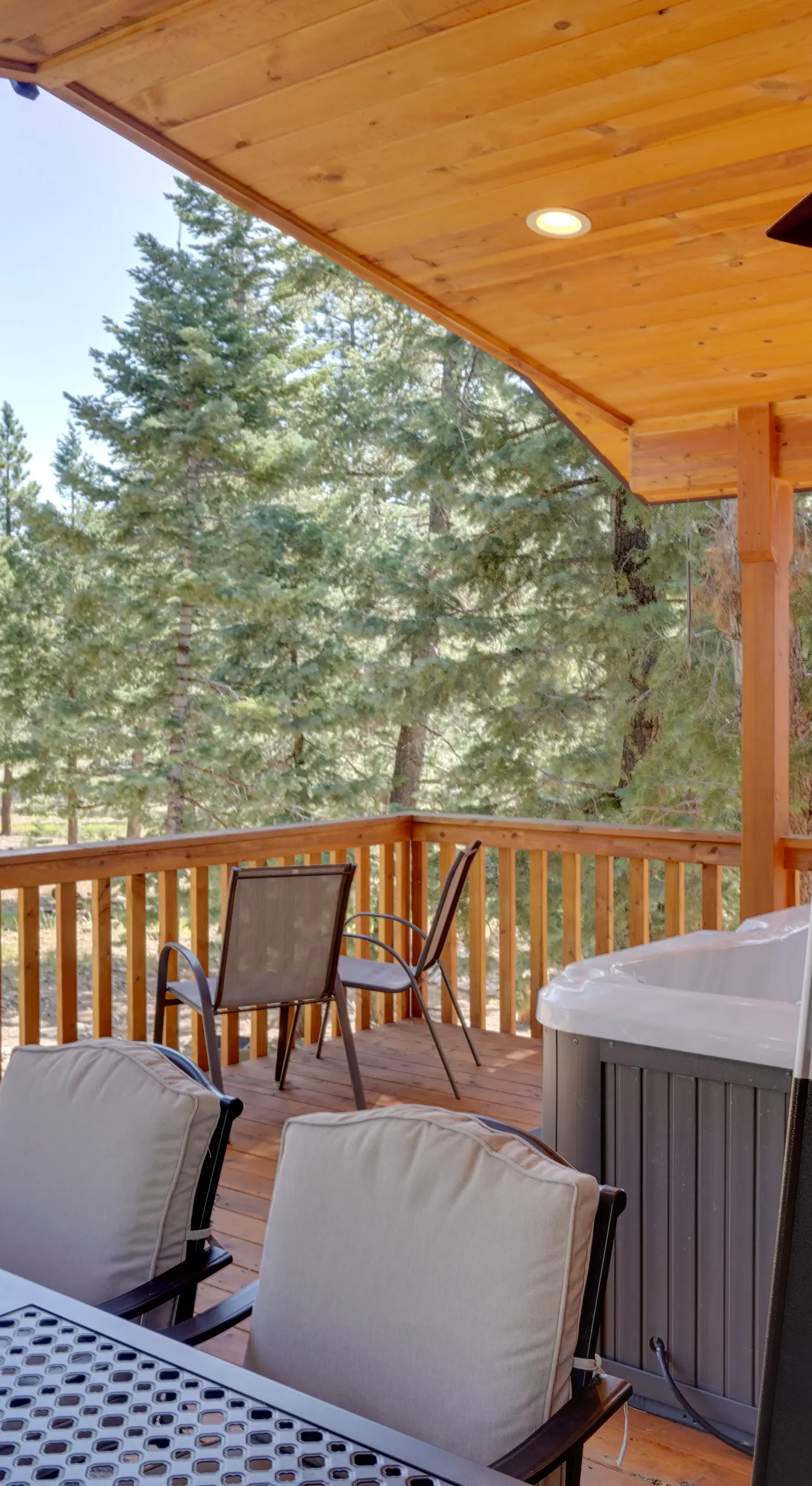 Spacious Duck Creek Village Cabin w/ Hot Tub!
