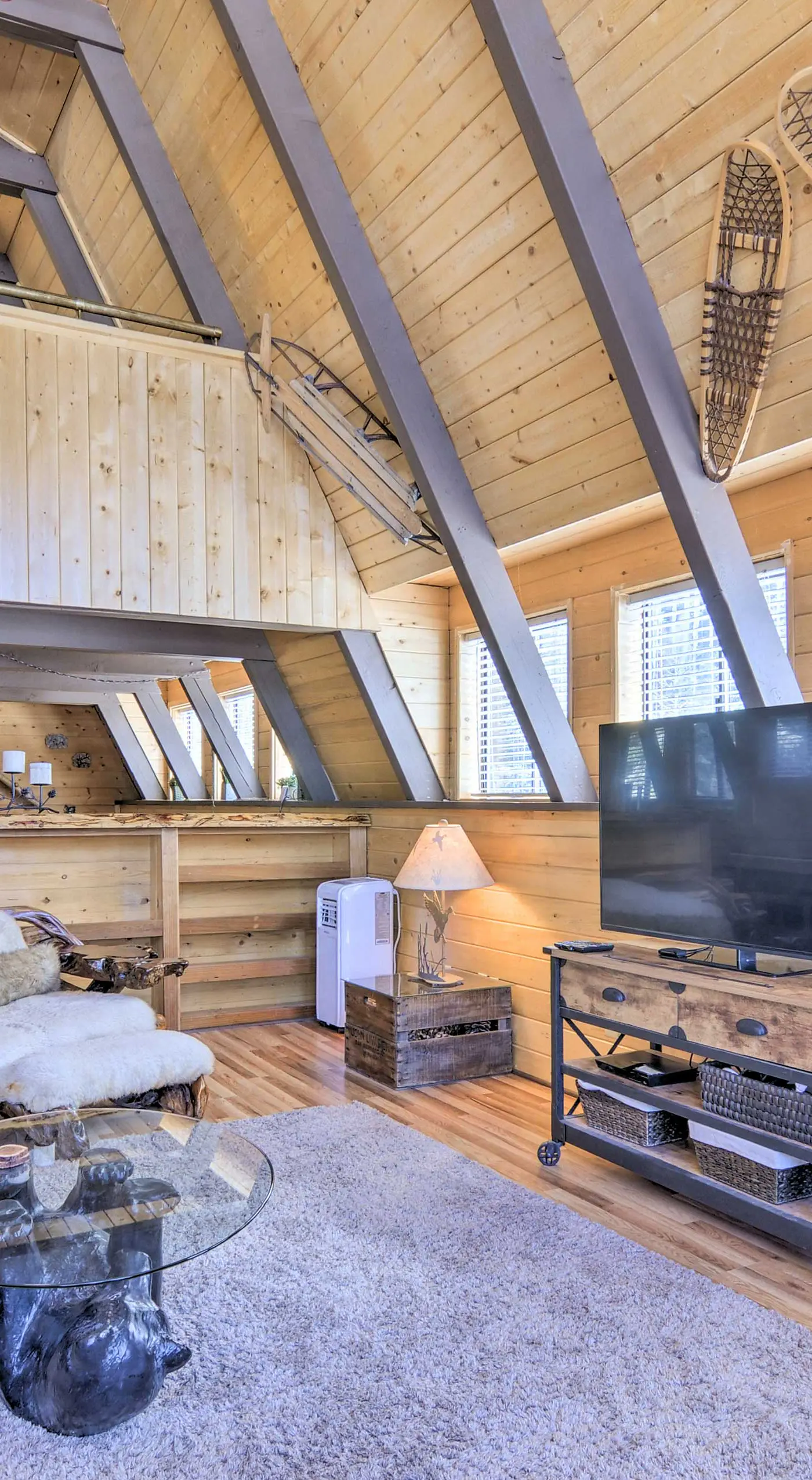 Spacious Duck Creek Village Cabin w/ Hot Tub!
