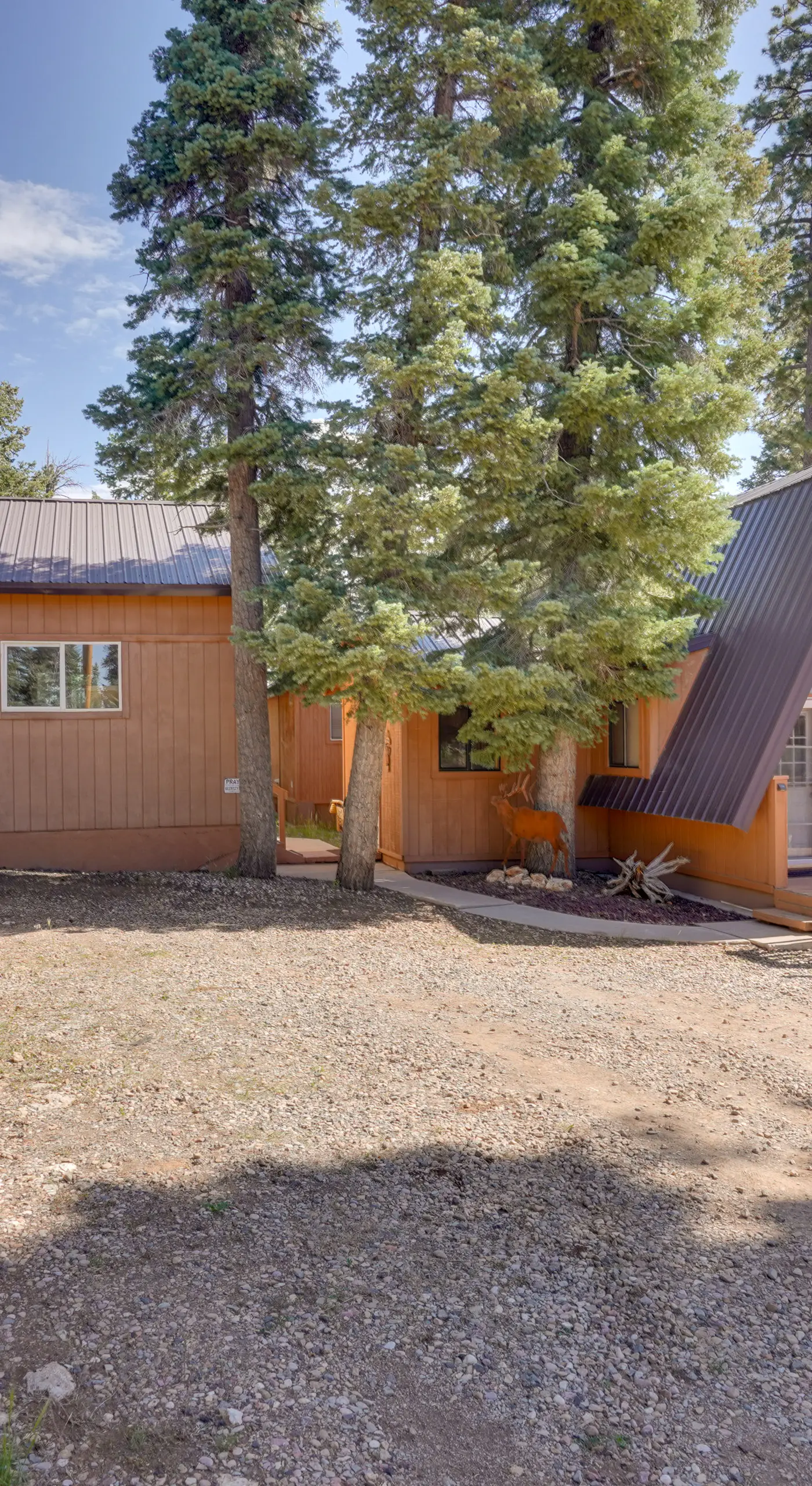 Spacious Duck Creek Village Cabin w/ Hot Tub!