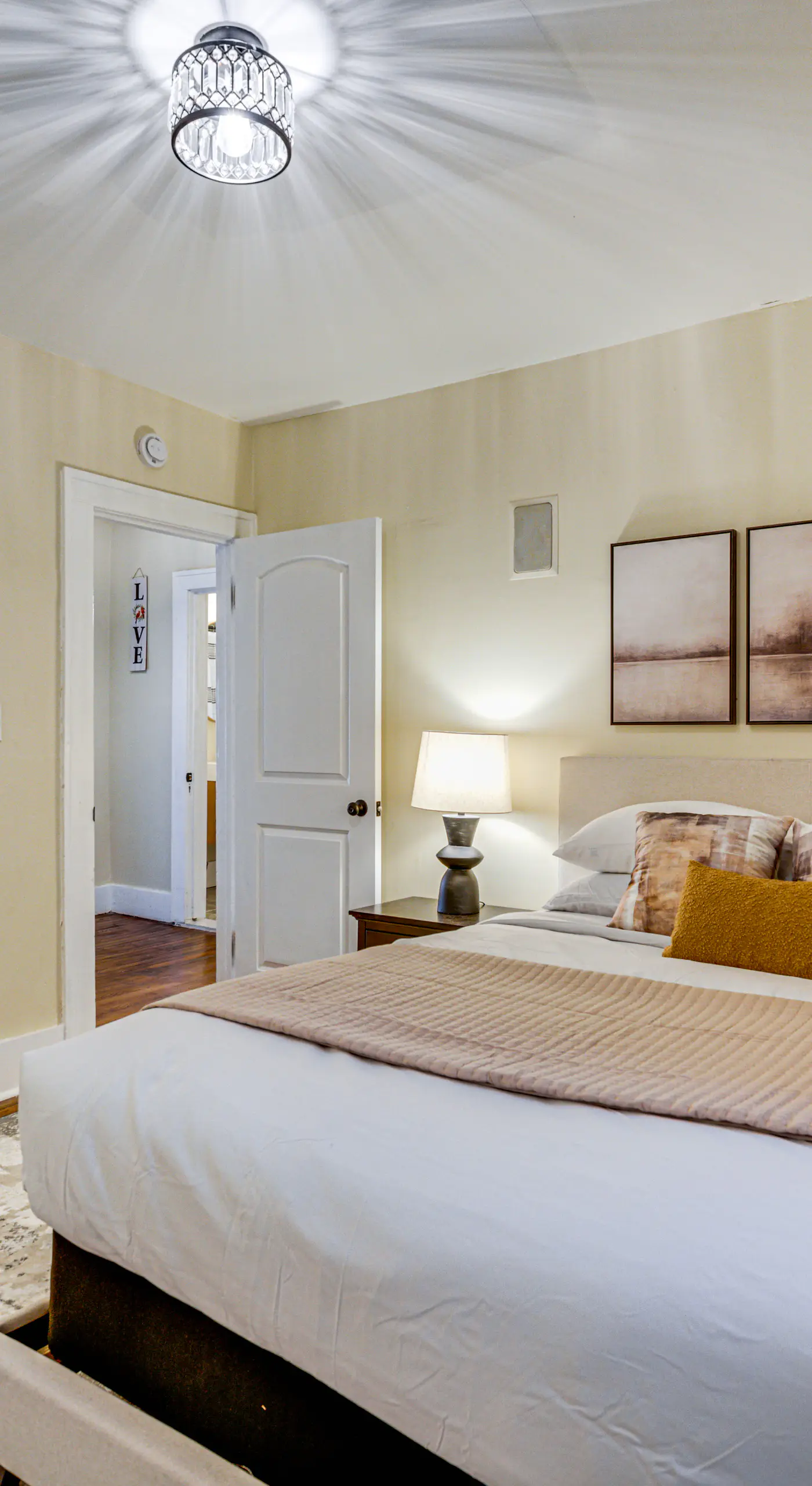 5 Mi to Dtwn Detroit: Pet-Friendly ‘Edison Home’