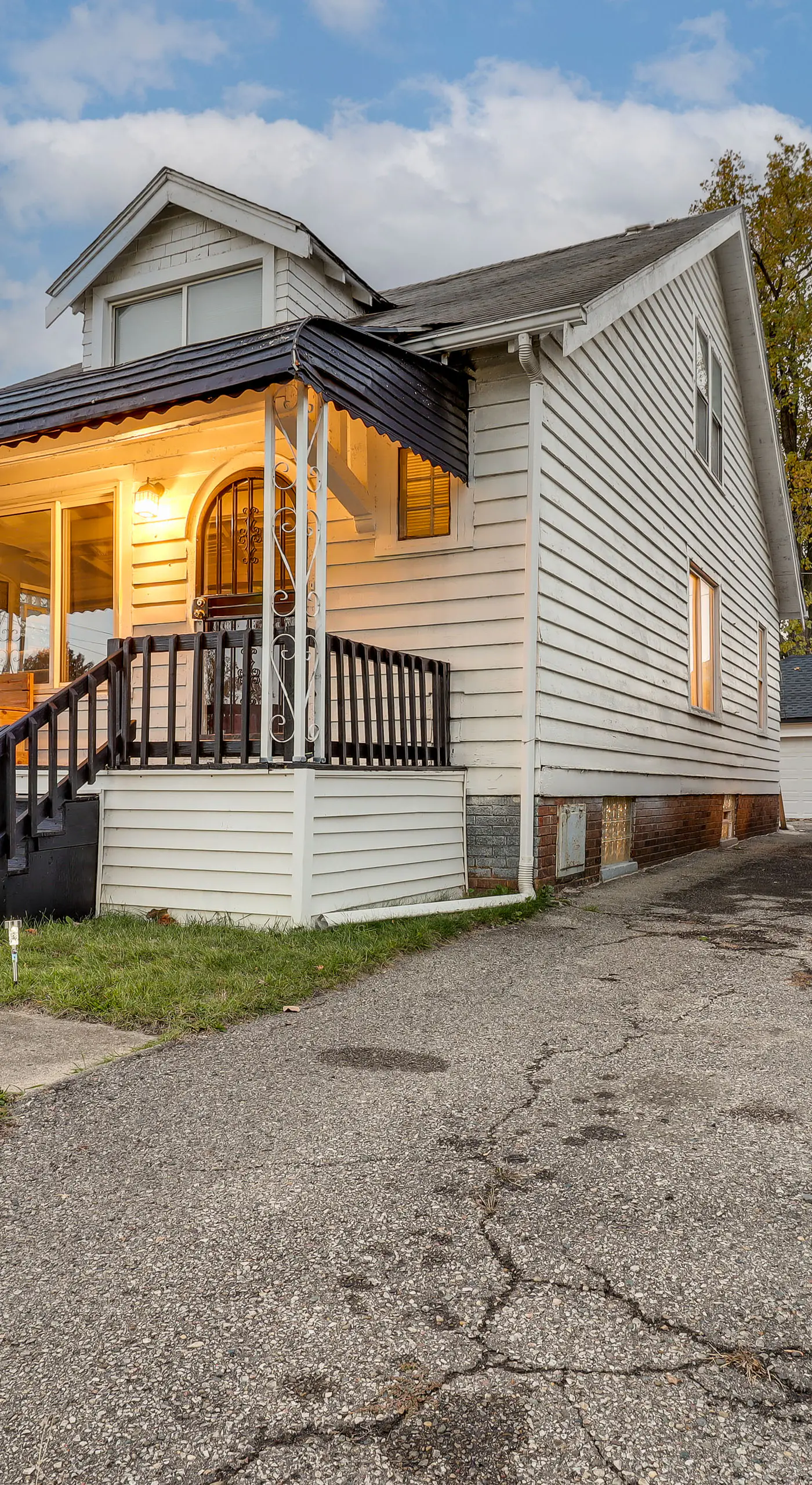 Easy Dtwn Detroit Access: Pet-Friendly Family Home