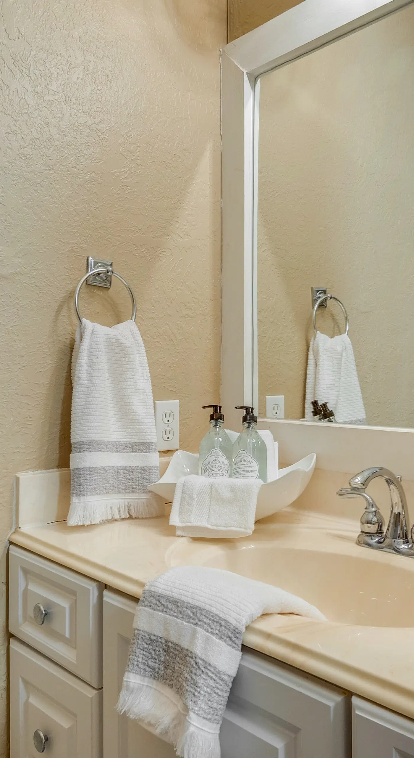 College Station Gem w/ Pool Access Near University