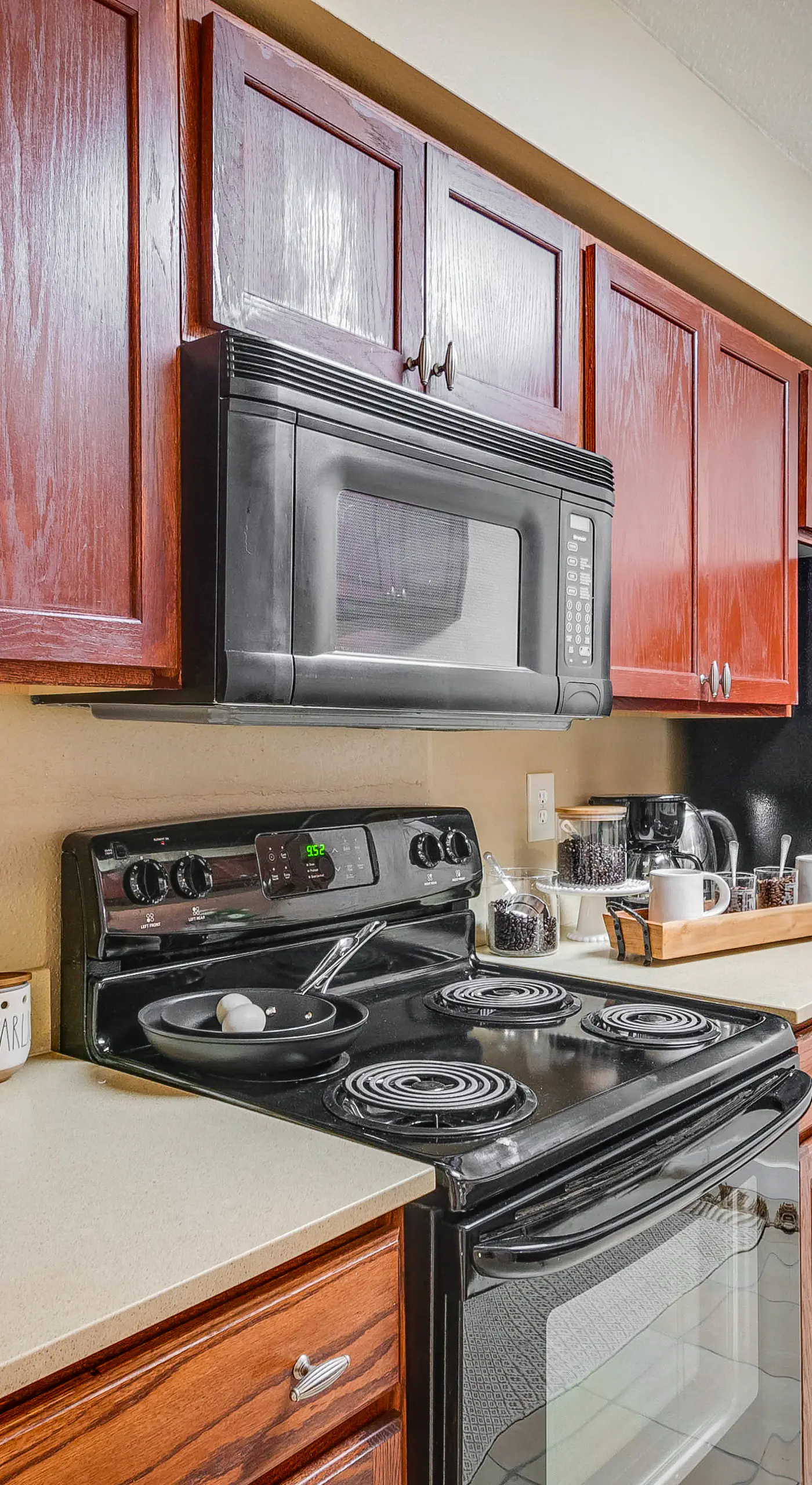 College Station Gem w/ Pool Access Near University