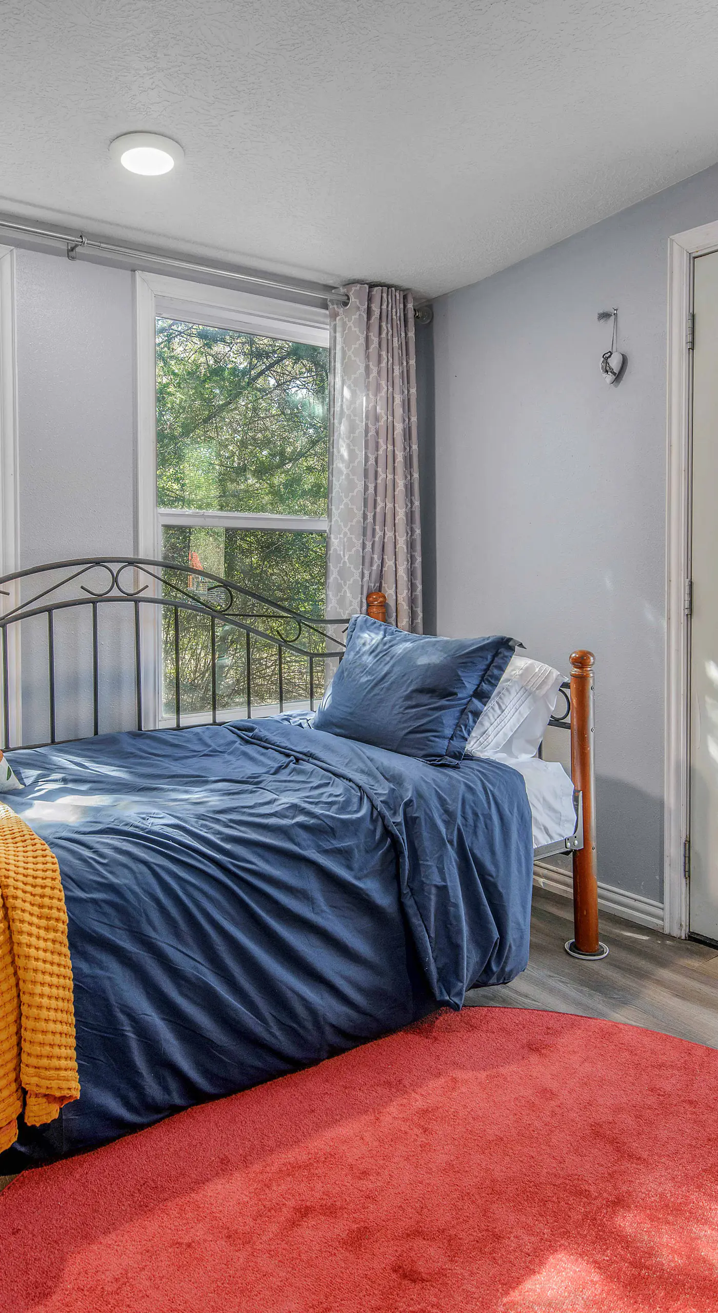 6 Mi to Kyle Field! Pet-Friendly Getaway w/ Yard