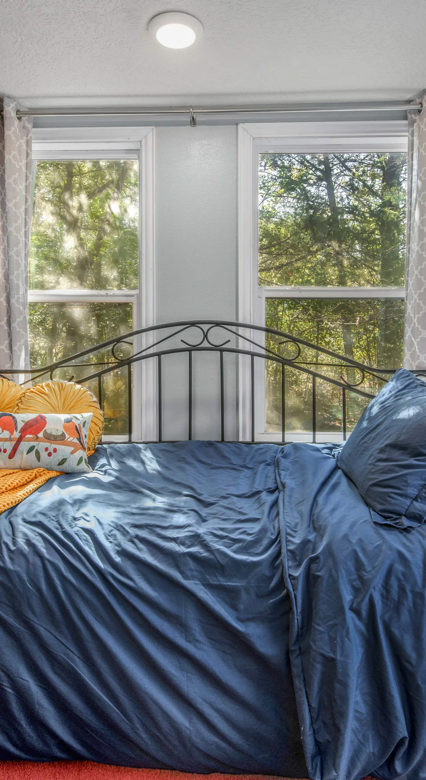 6 Mi to Kyle Field! Pet-Friendly Getaway w/ Yard
