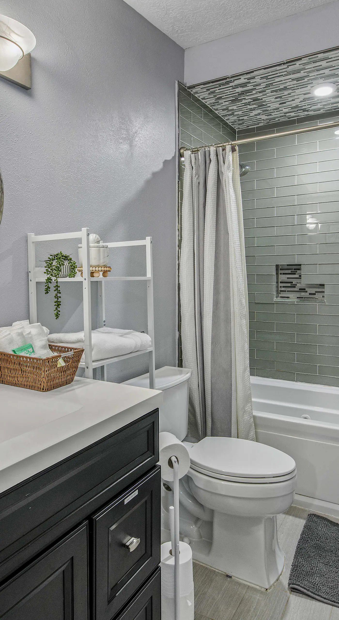 6 Mi to Kyle Field! Pet-Friendly Getaway w/ Yard