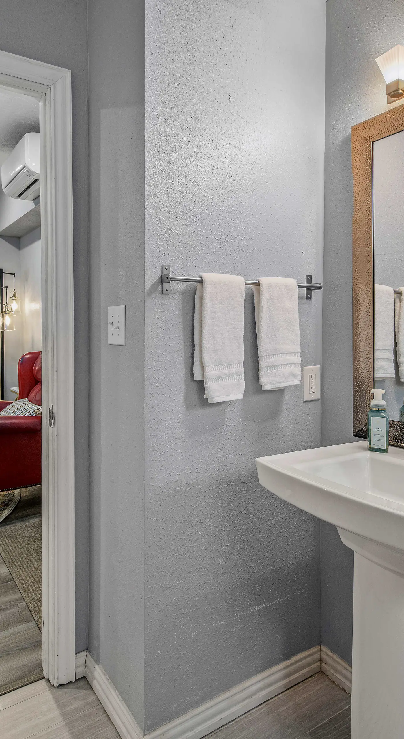 6 Mi to Kyle Field! Pet-Friendly Getaway w/ Yard