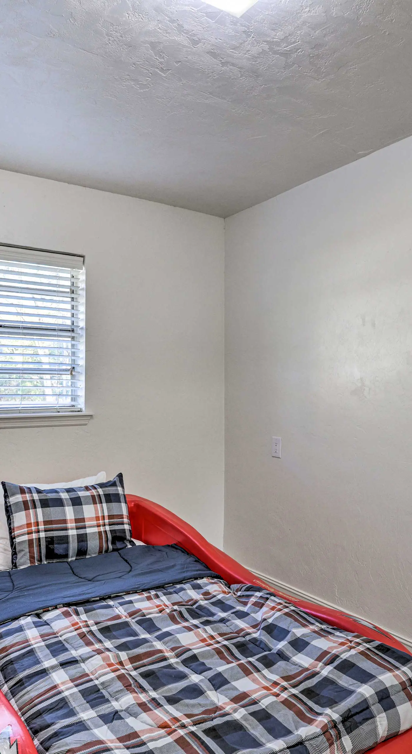 Spacious Family Home w/ Backyard in Gainesville!