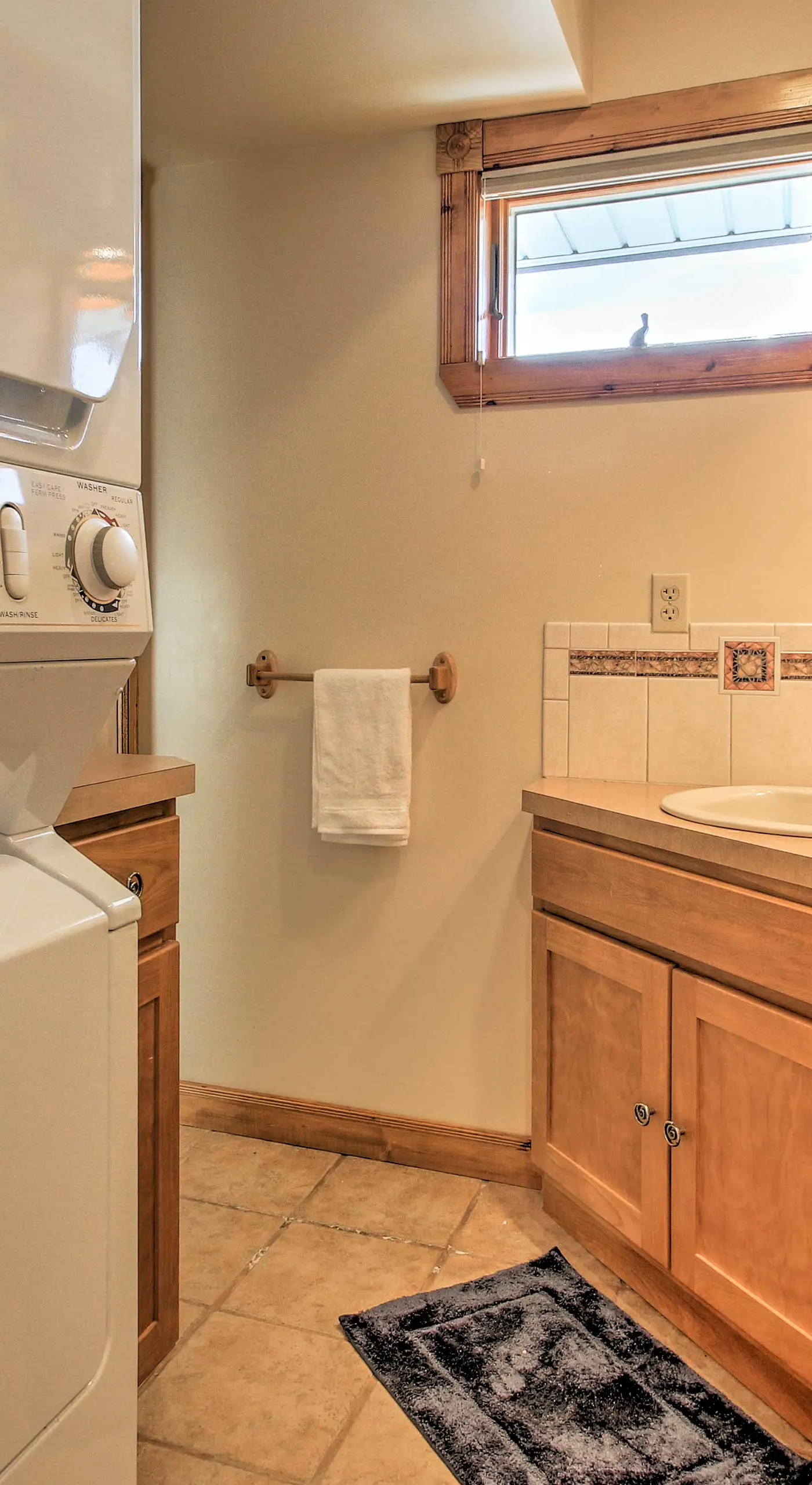 Hot Tub & Moat Mtn Views: North Conway Townhouse