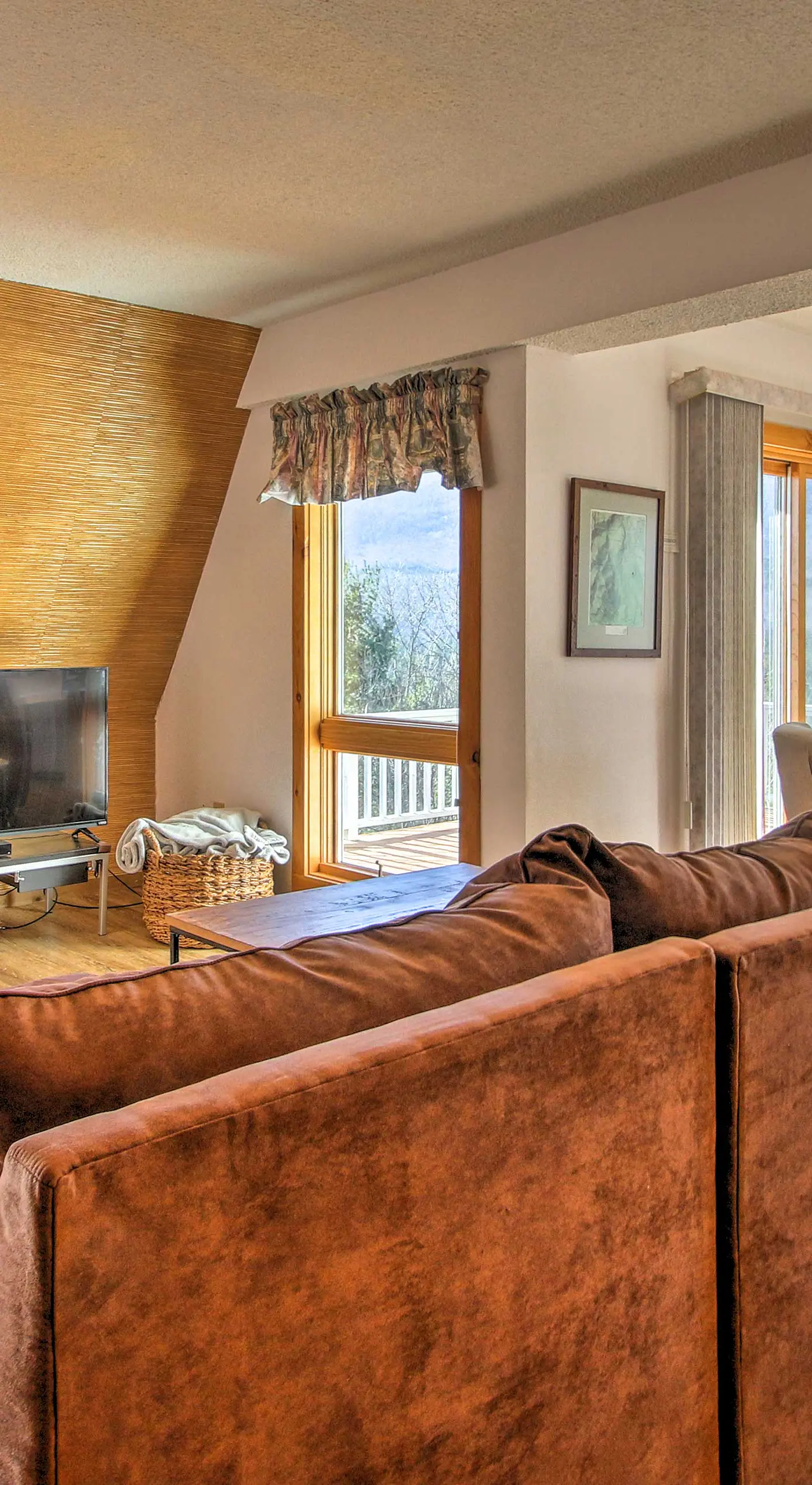 Hot Tub & Moat Mtn Views: North Conway Townhouse
