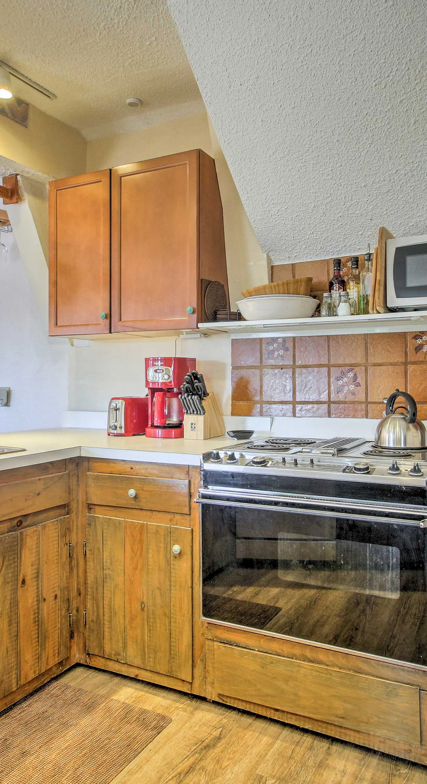 Hot Tub & Moat Mtn Views: North Conway Townhouse