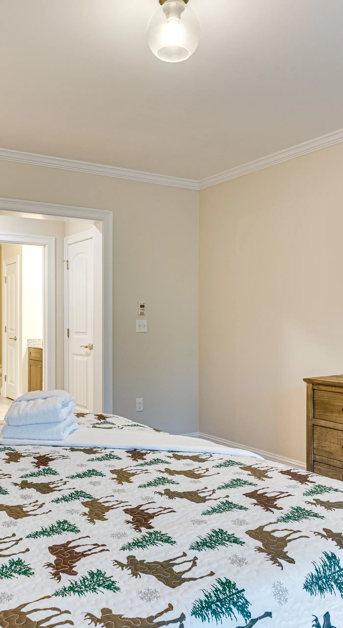 Ski-Out Family Condo at Cranmore Mountain