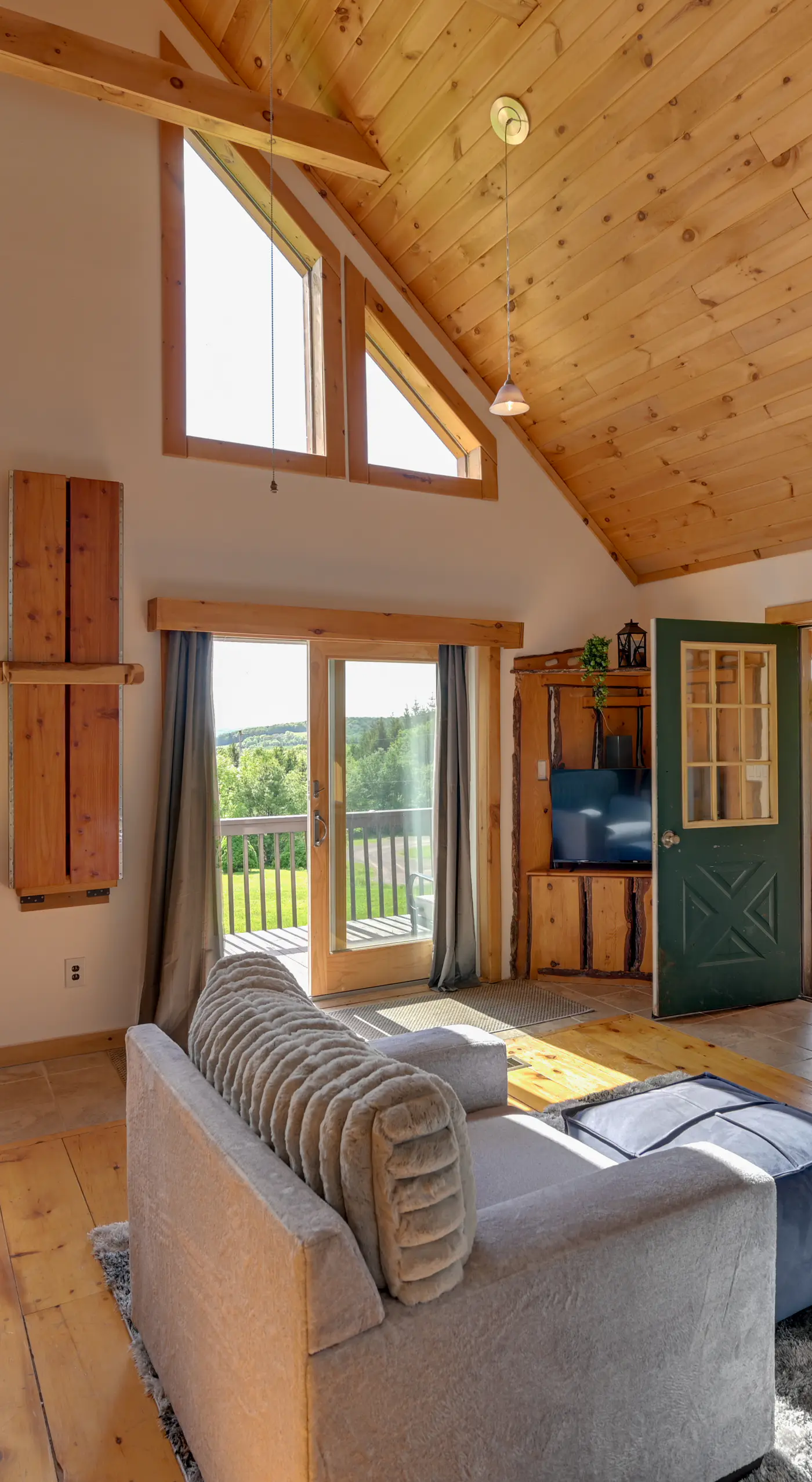 Hot Tub & Amazing Views! Family Catskills Cabin