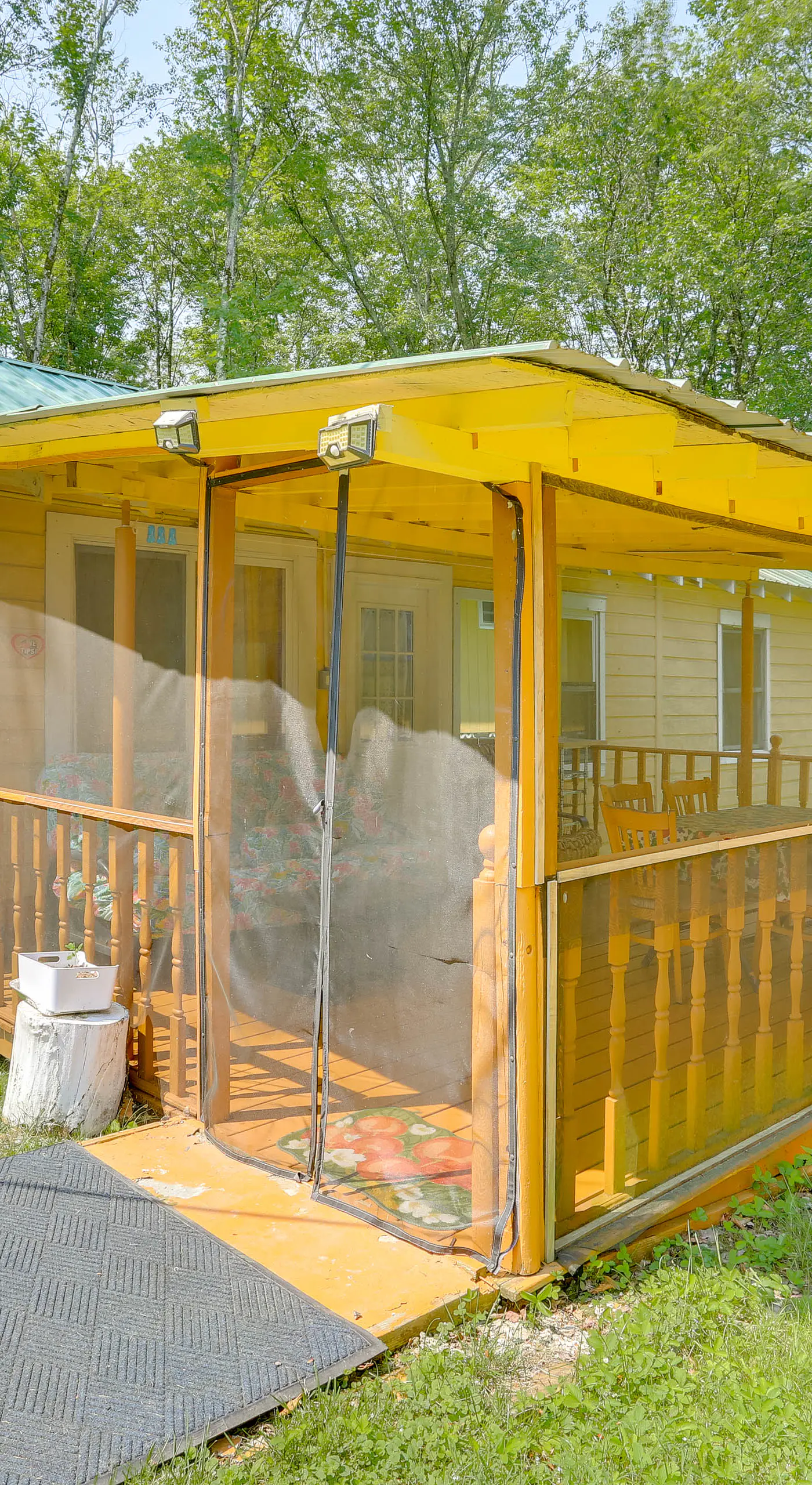 5 Mi to Swinging Bridge Reservoir: Cabin w/ Porch!