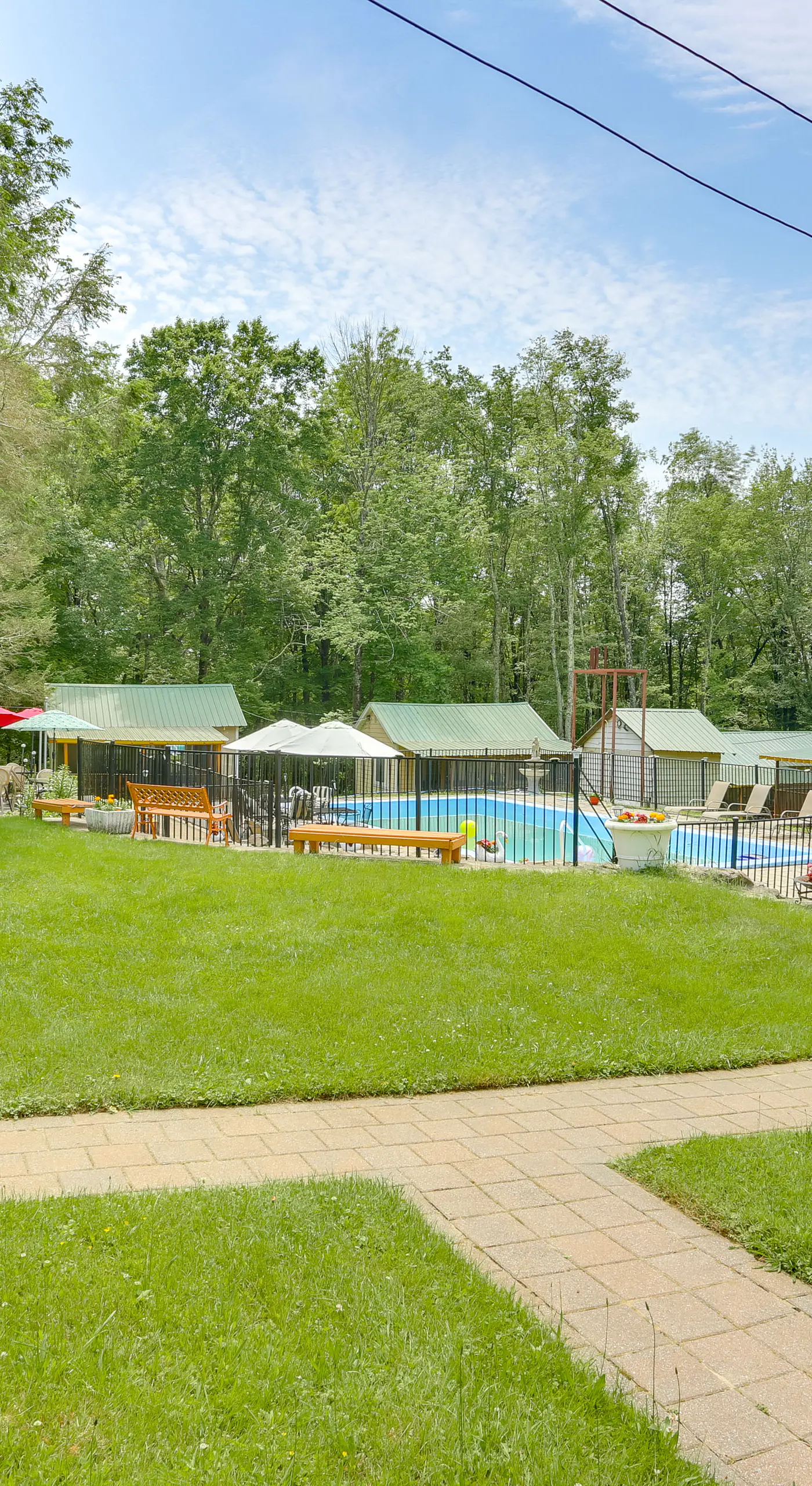 5 Mi to Swinging Bridge Reservoir: Cabin w/ Porch!
