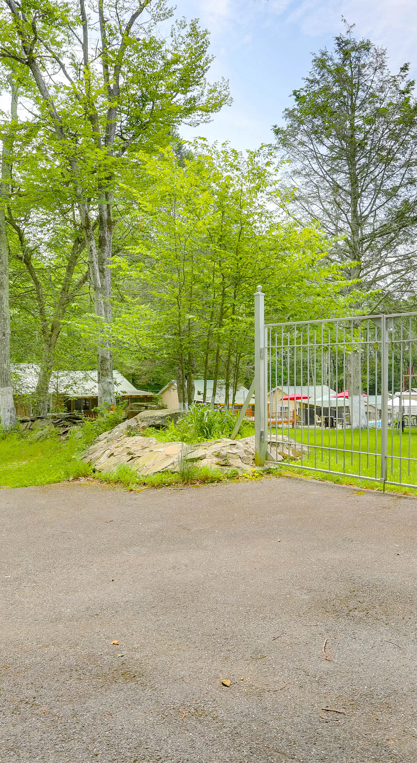 5 Mi to Swinging Bridge Reservoir: Cabin w/ Porch!