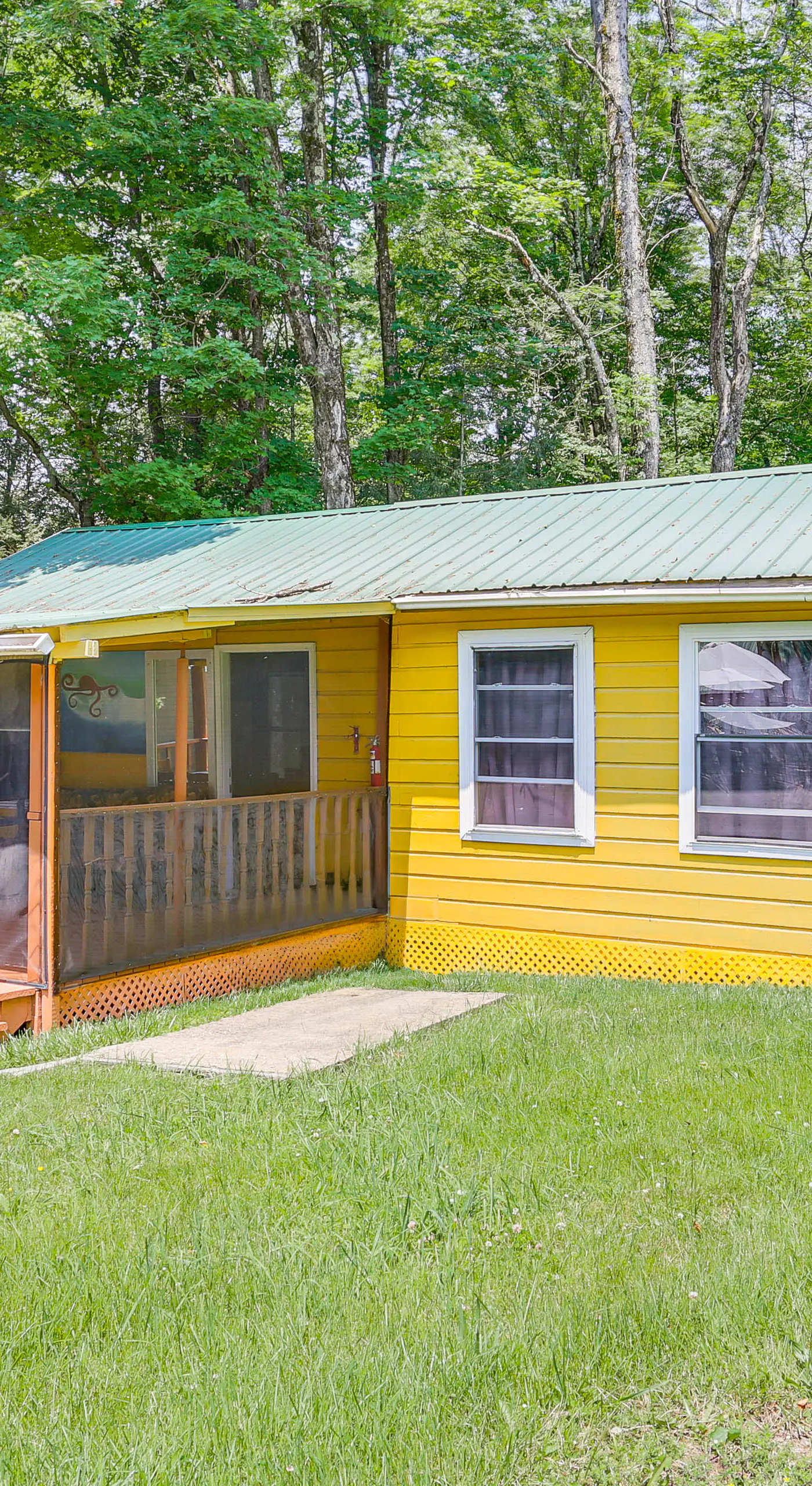 5 Mi to Marina & Raceways: Monticello Retreat!