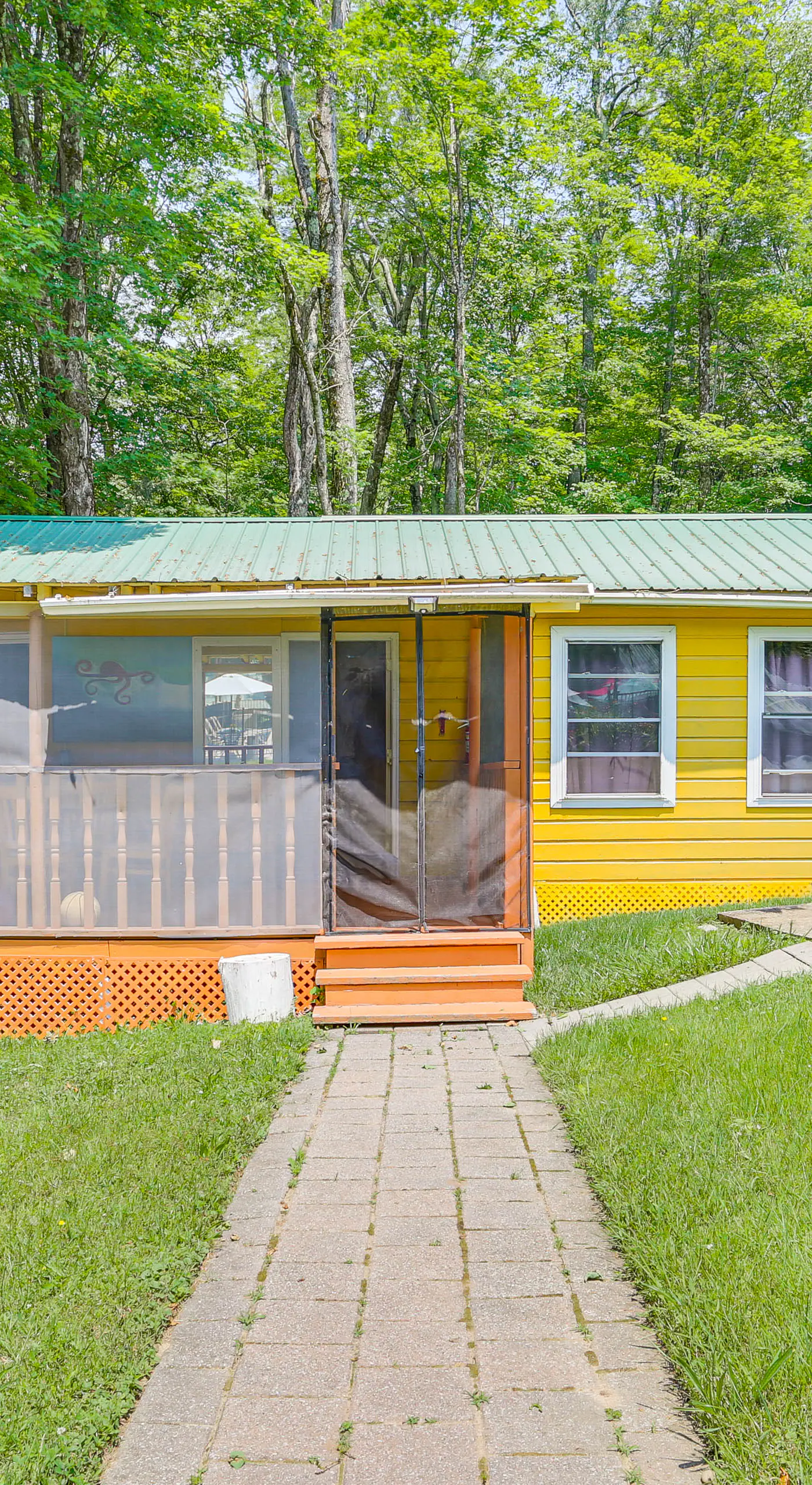 5 Mi to Marina & Raceways: Monticello Retreat!
