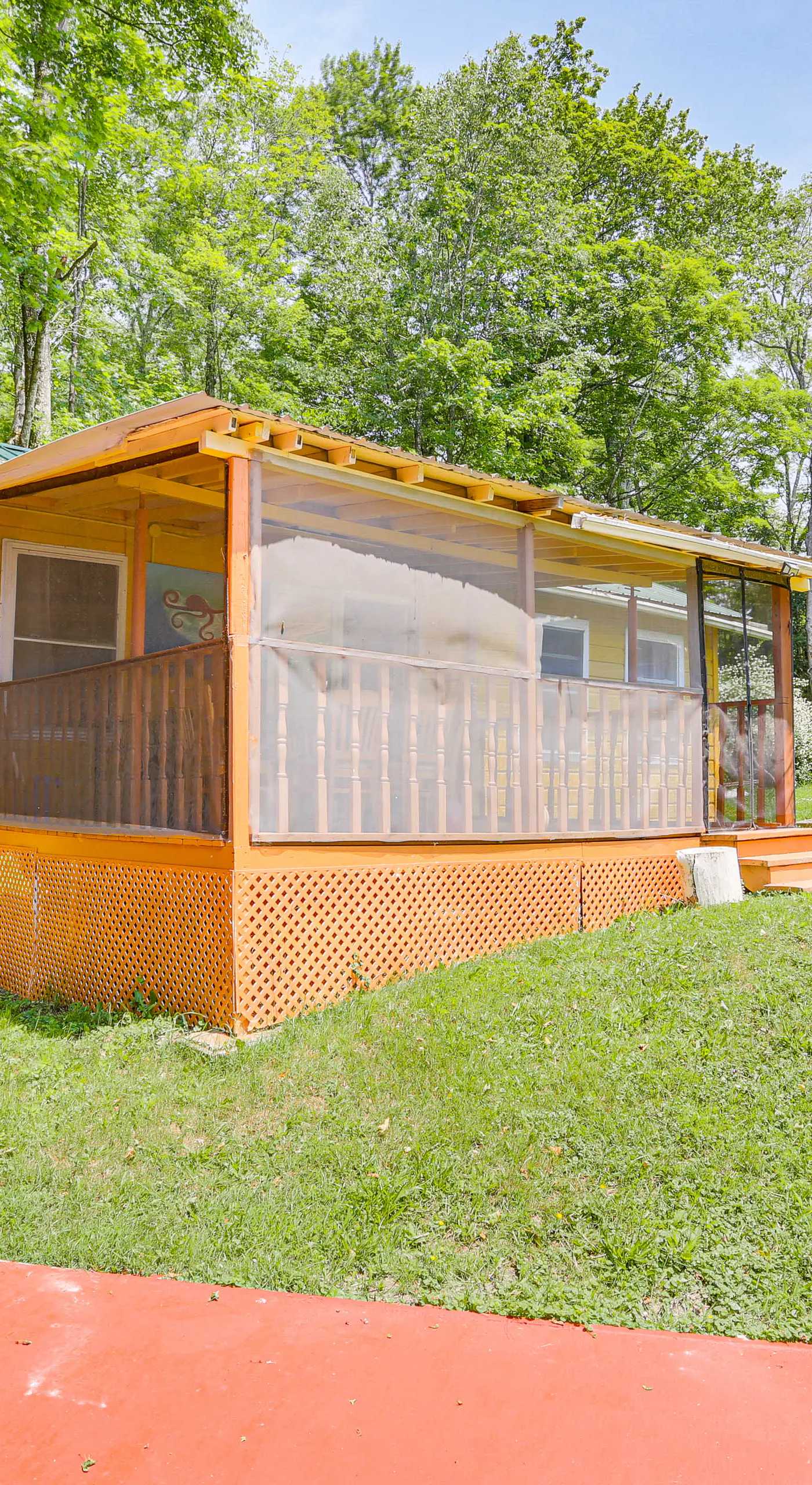5 Mi to Marina & Raceways: Monticello Retreat!