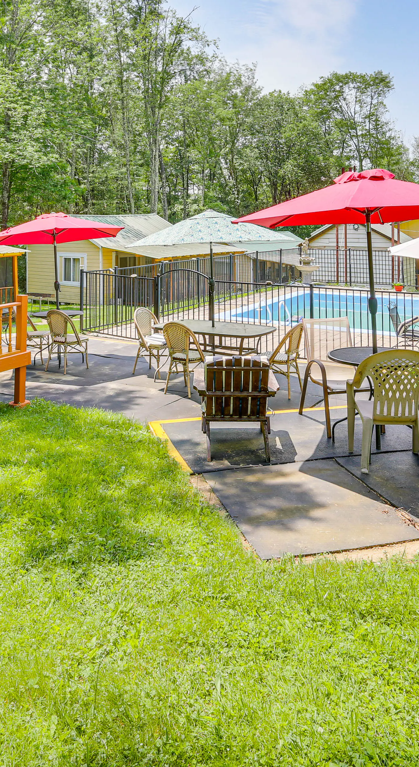 5 Mi to Marina & Raceways: Monticello Retreat!