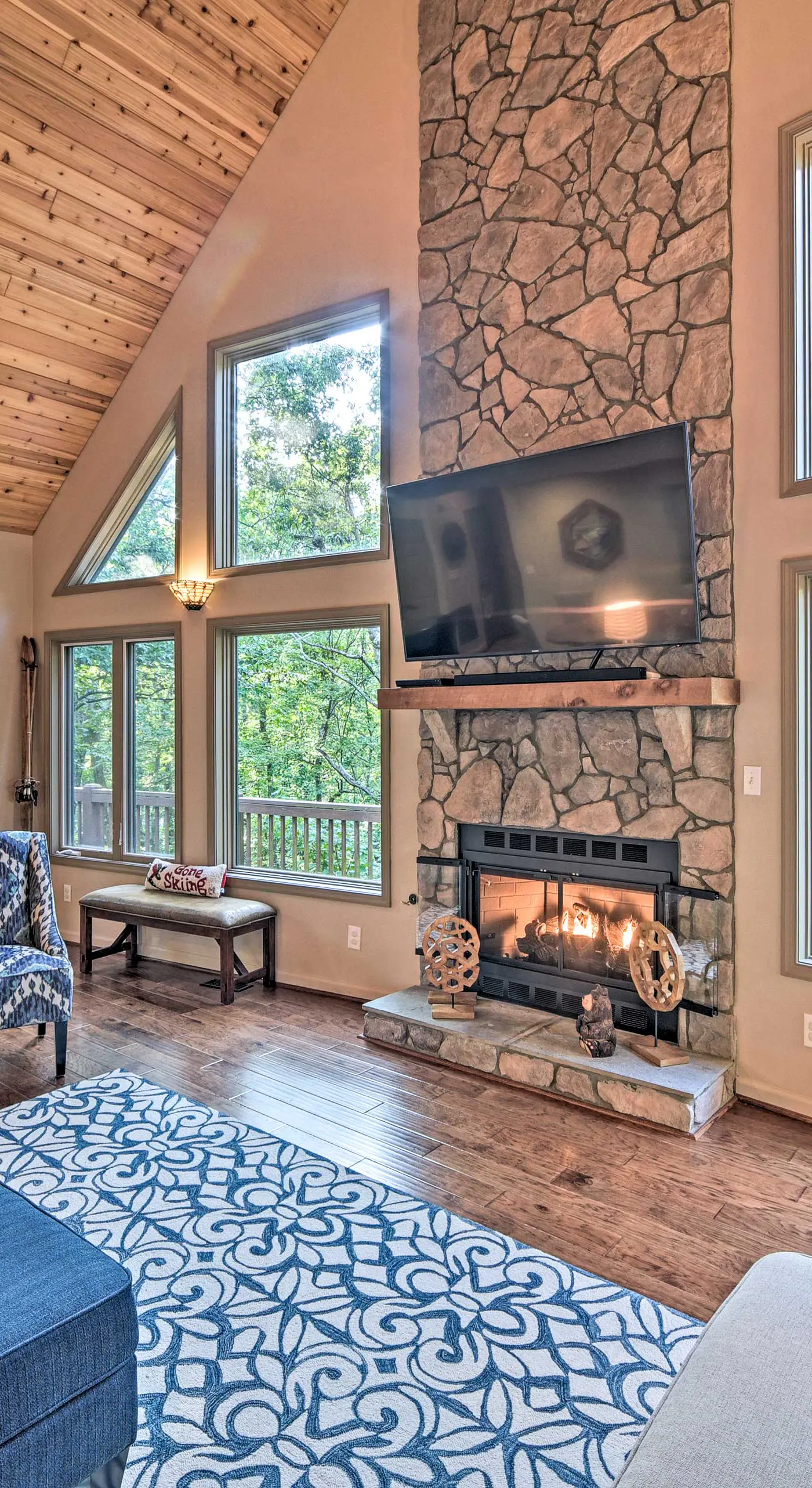 1 Mi to Slopes & Dining: Spacious Ski Getaway!
