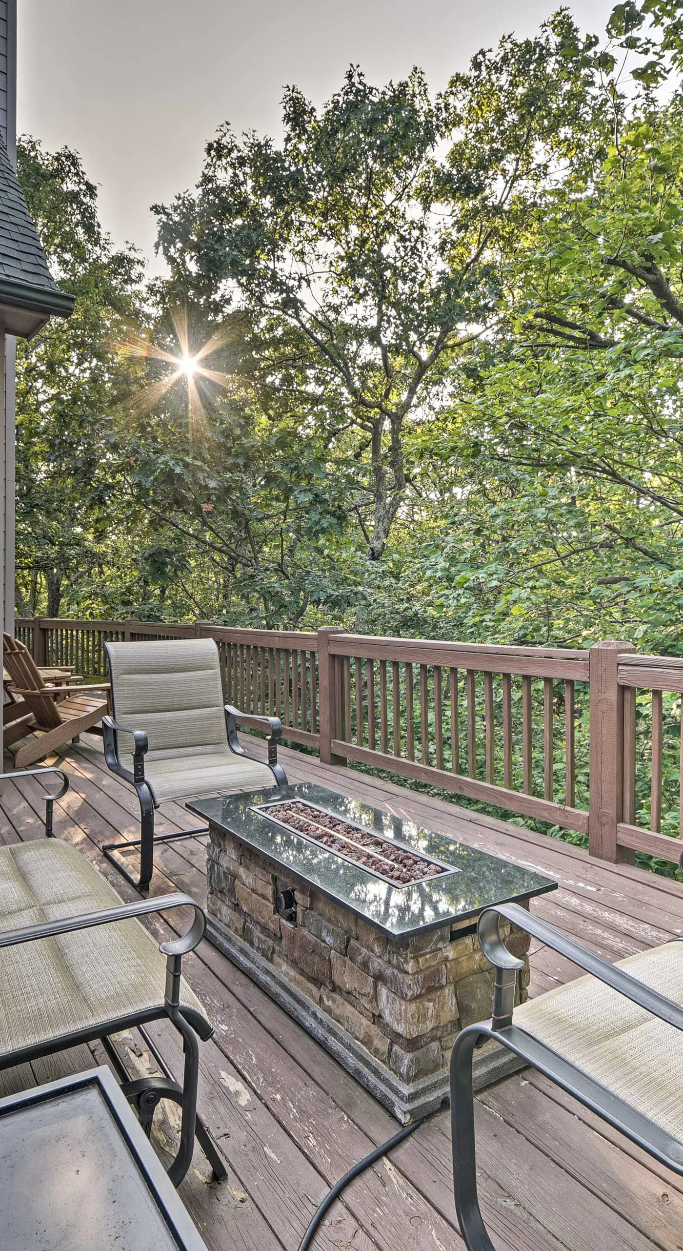 1 Mi to Slopes & Dining: Spacious Ski Getaway!