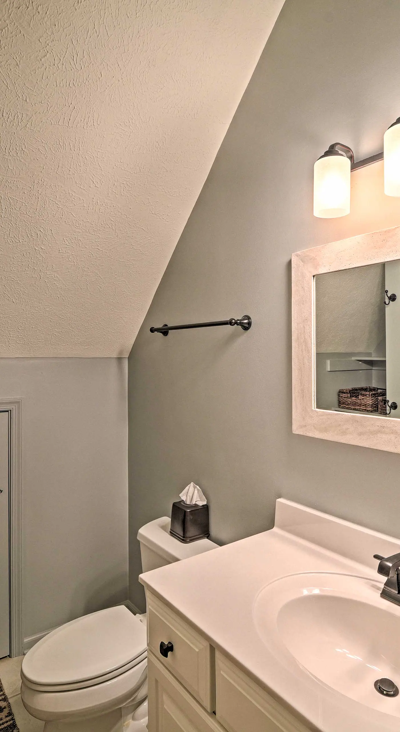1 Mi to Slopes & Dining: Spacious Ski Getaway!