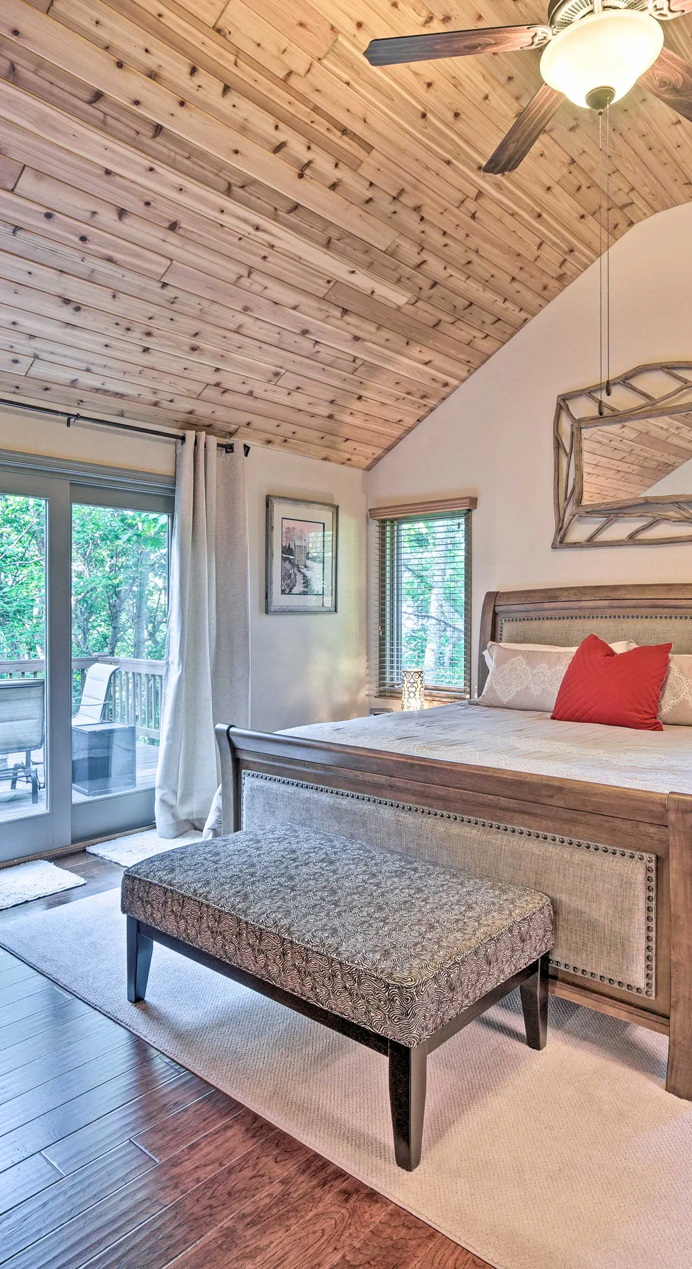 1 Mi to Slopes & Dining: Spacious Ski Getaway!