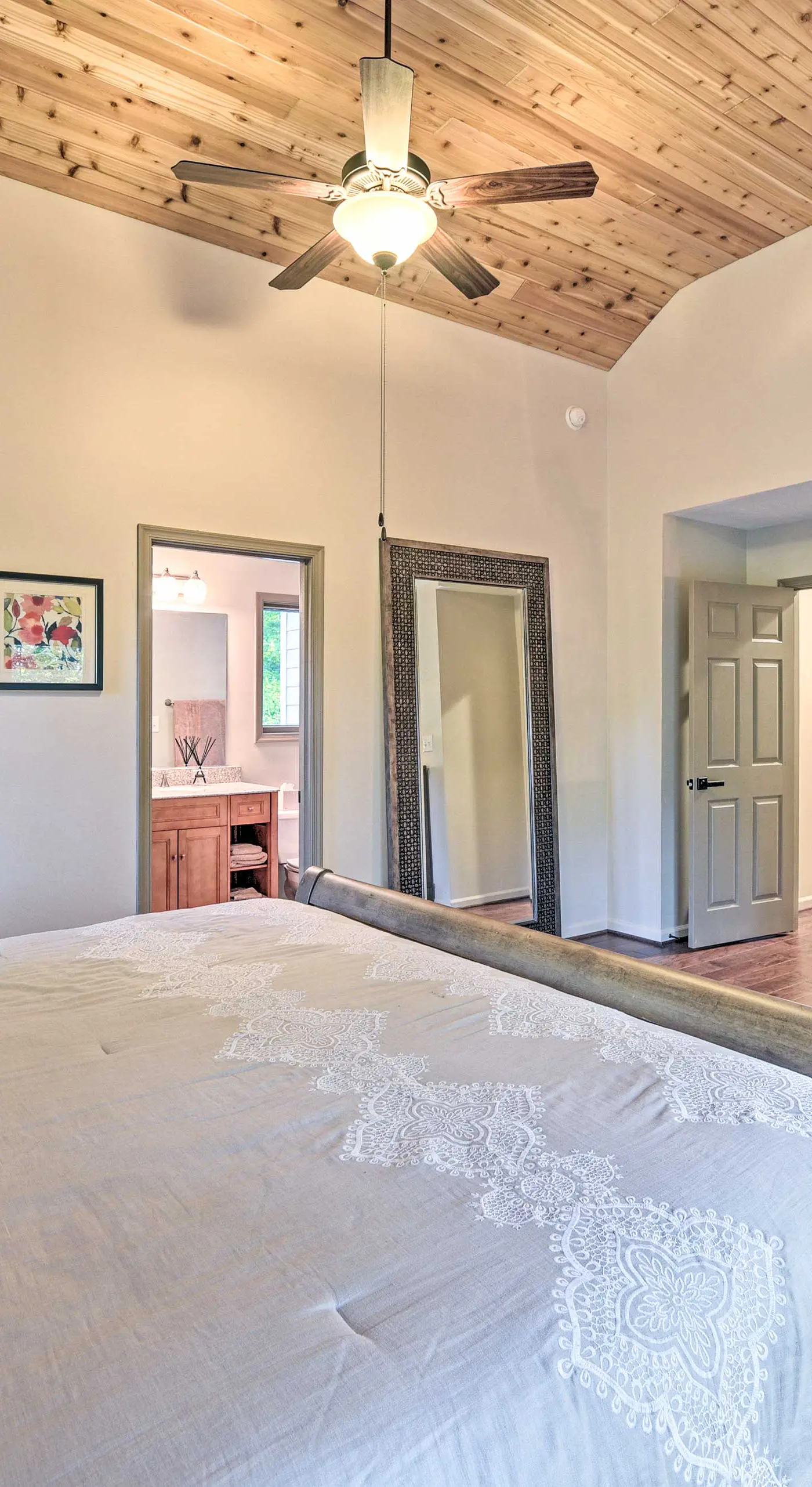 1 Mi to Slopes & Dining: Spacious Ski Getaway!