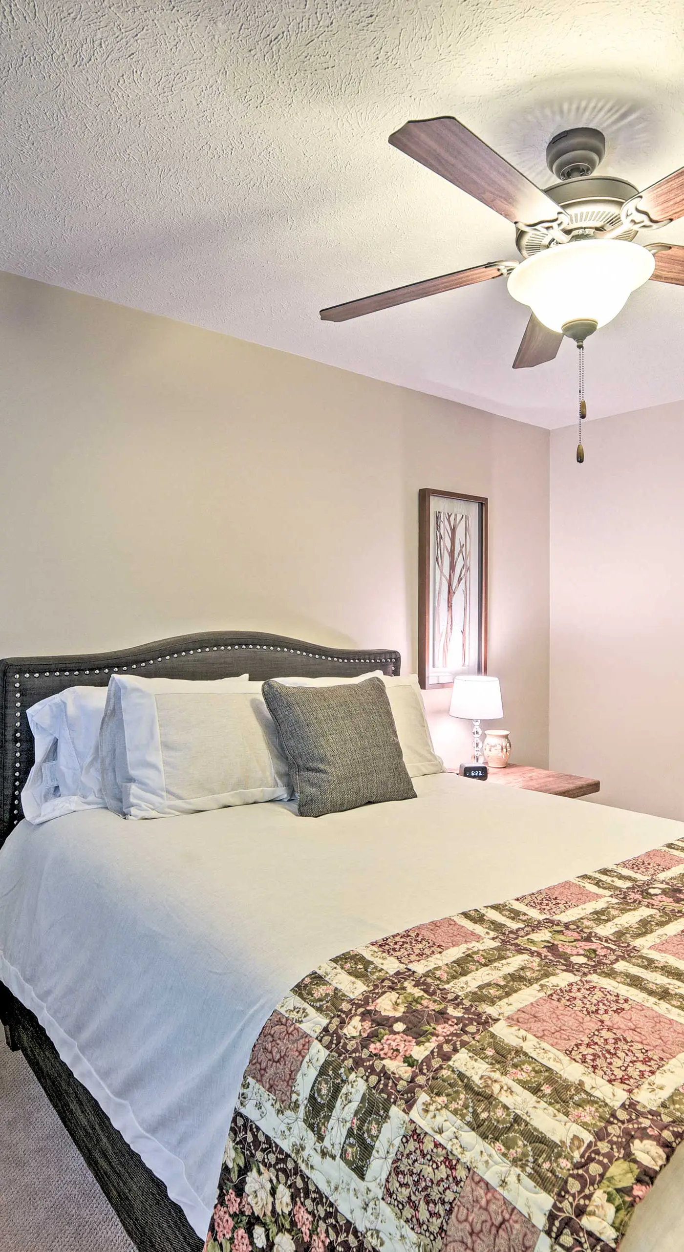1 Mi to Slopes & Dining: Spacious Ski Getaway!