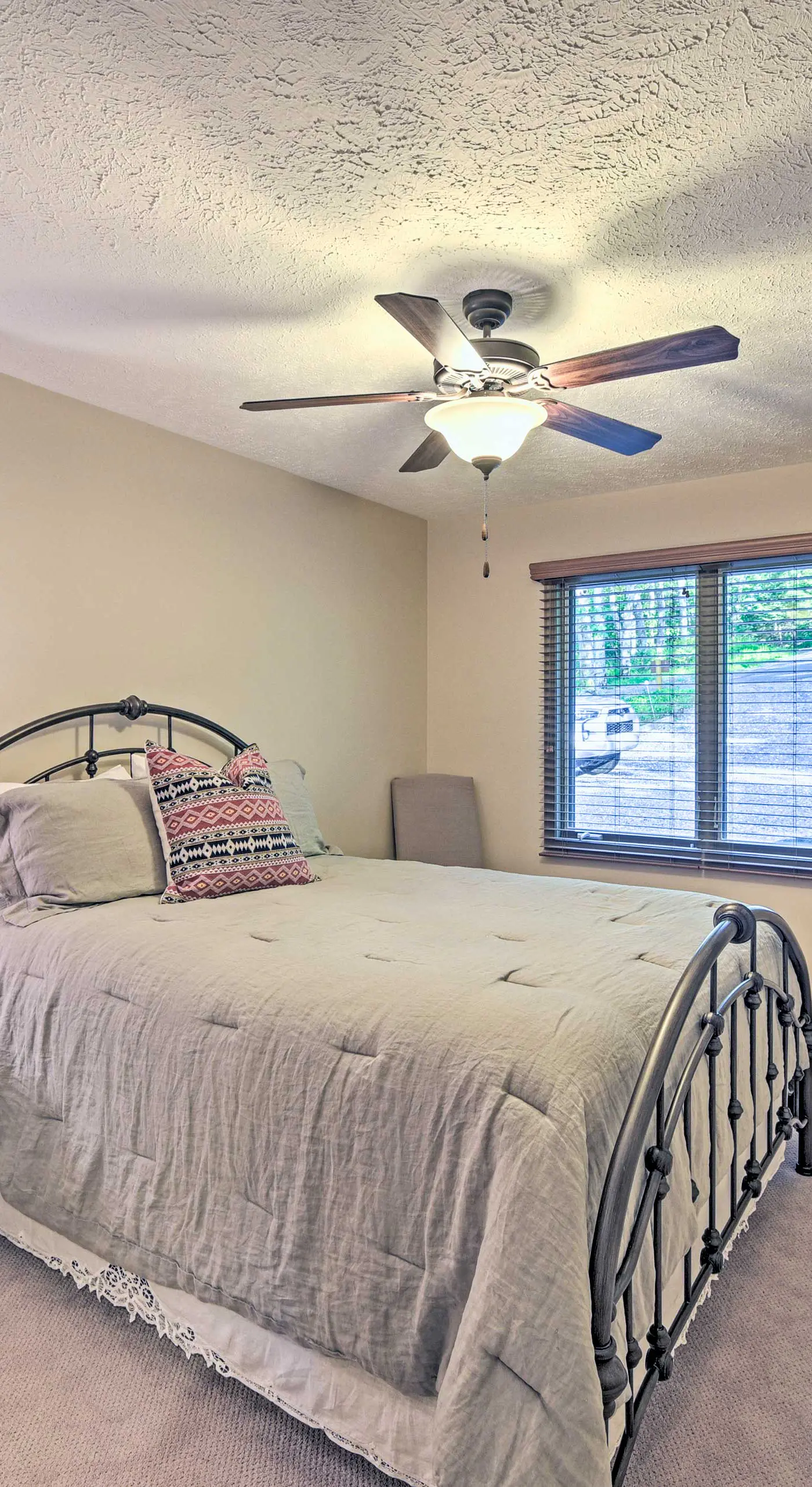 1 Mi to Slopes & Dining: Spacious Ski Getaway!