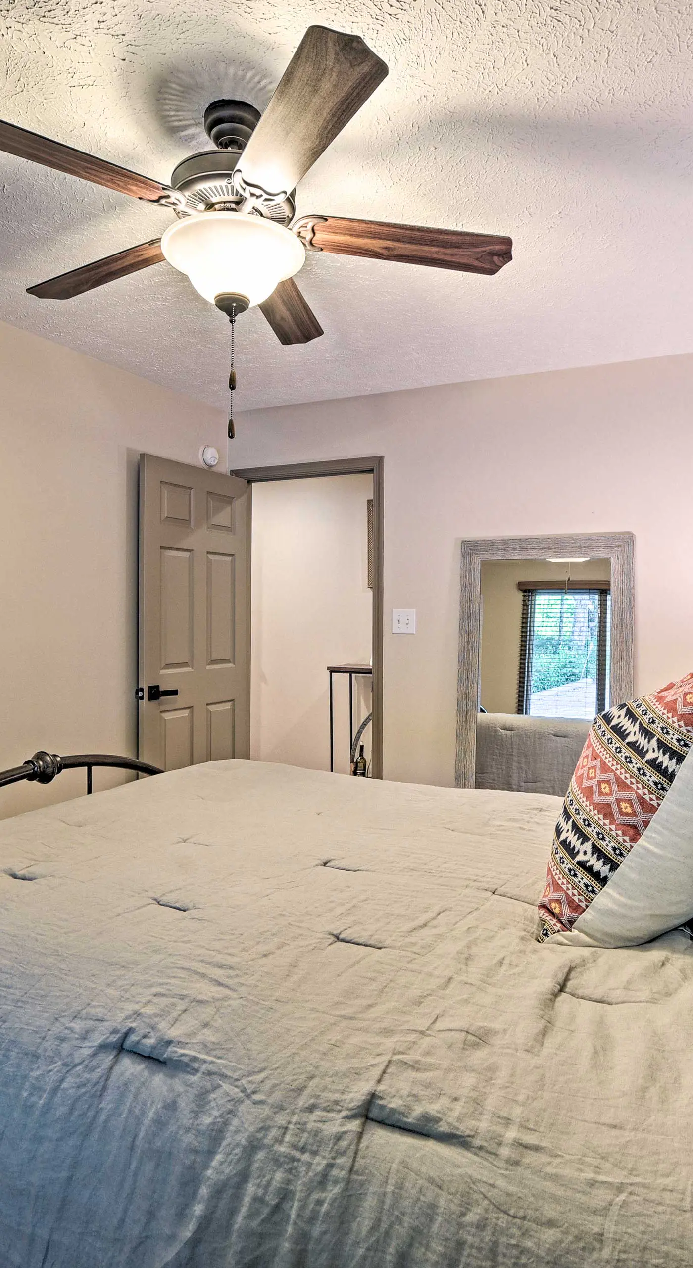1 Mi to Slopes & Dining: Spacious Ski Getaway!