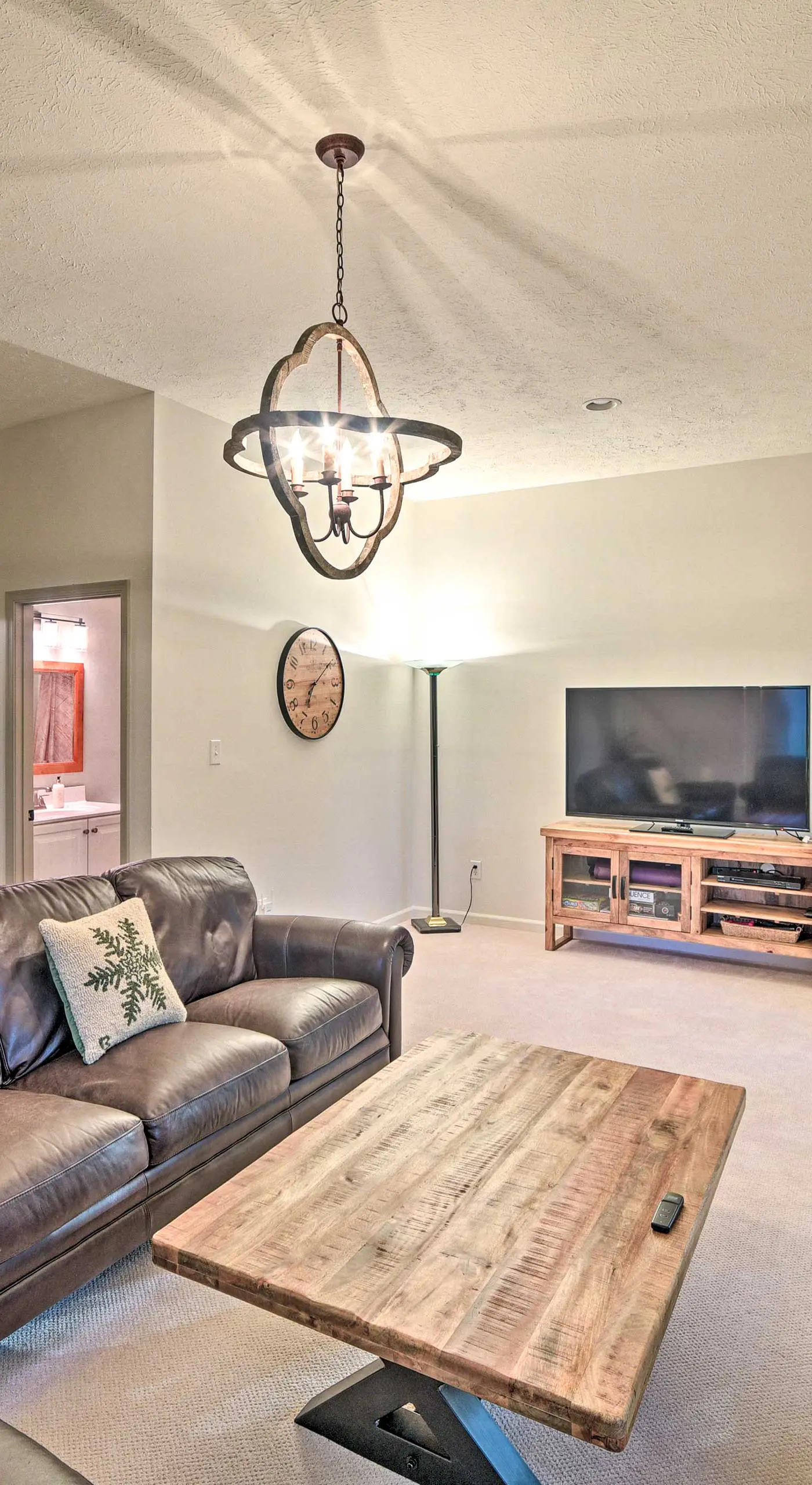 1 Mi to Slopes & Dining: Spacious Ski Getaway!
