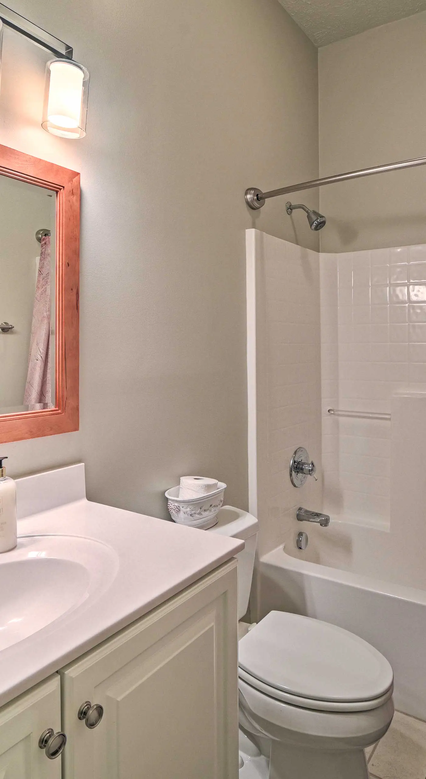 1 Mi to Slopes & Dining: Spacious Ski Getaway!
