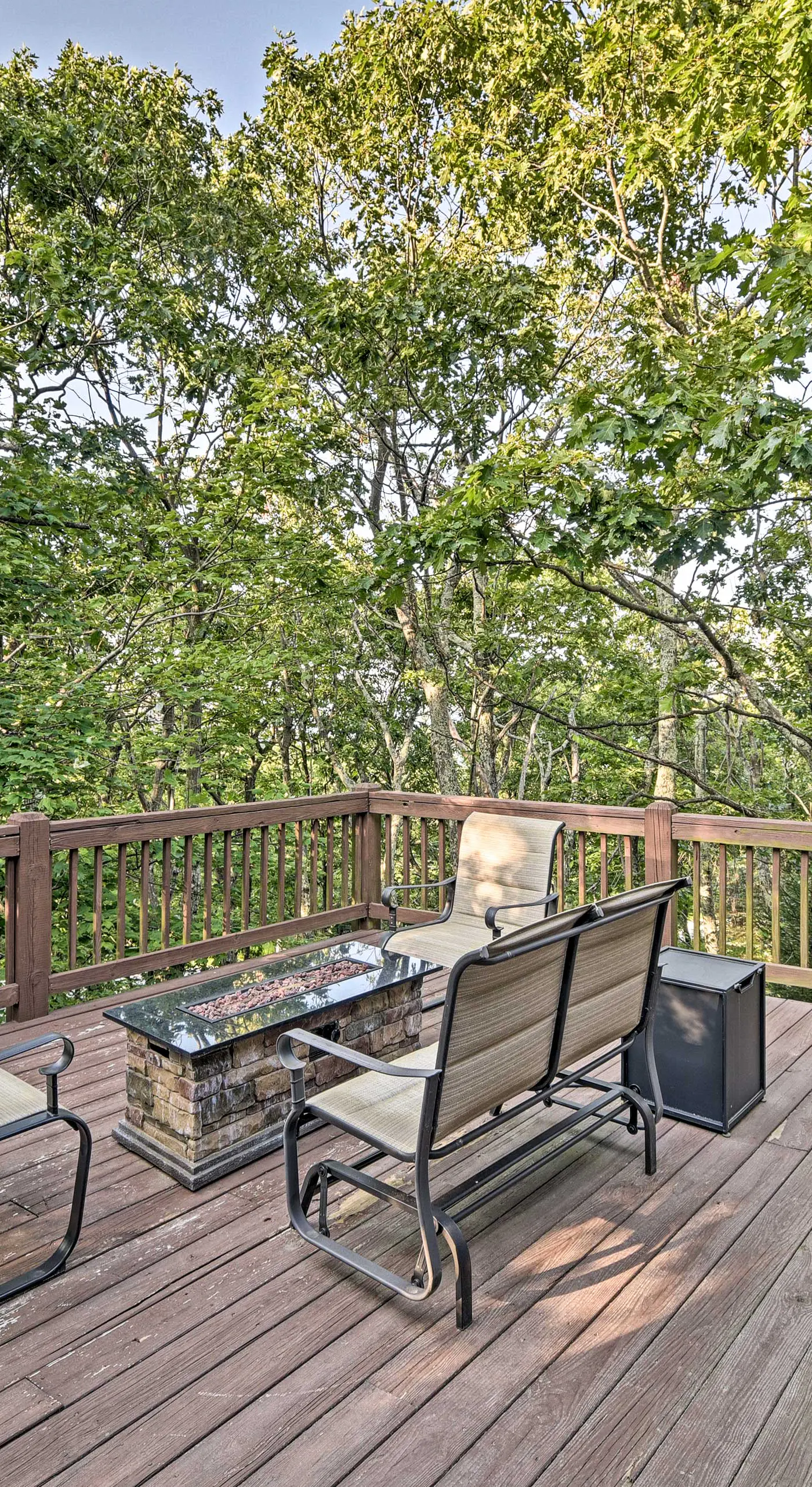 1 Mi to Slopes & Dining: Spacious Ski Getaway!