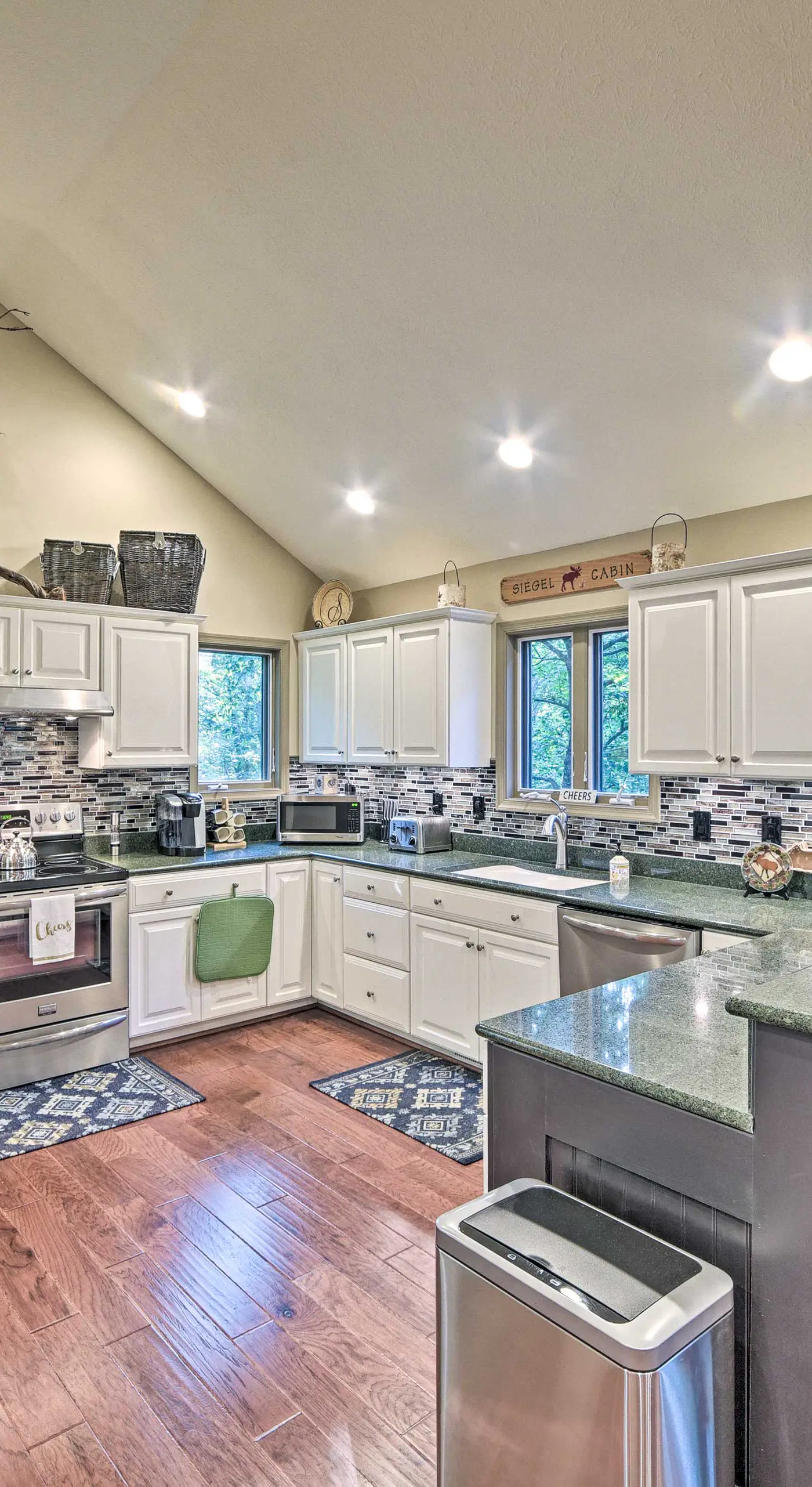 1 Mi to Slopes & Dining: Spacious Ski Getaway!